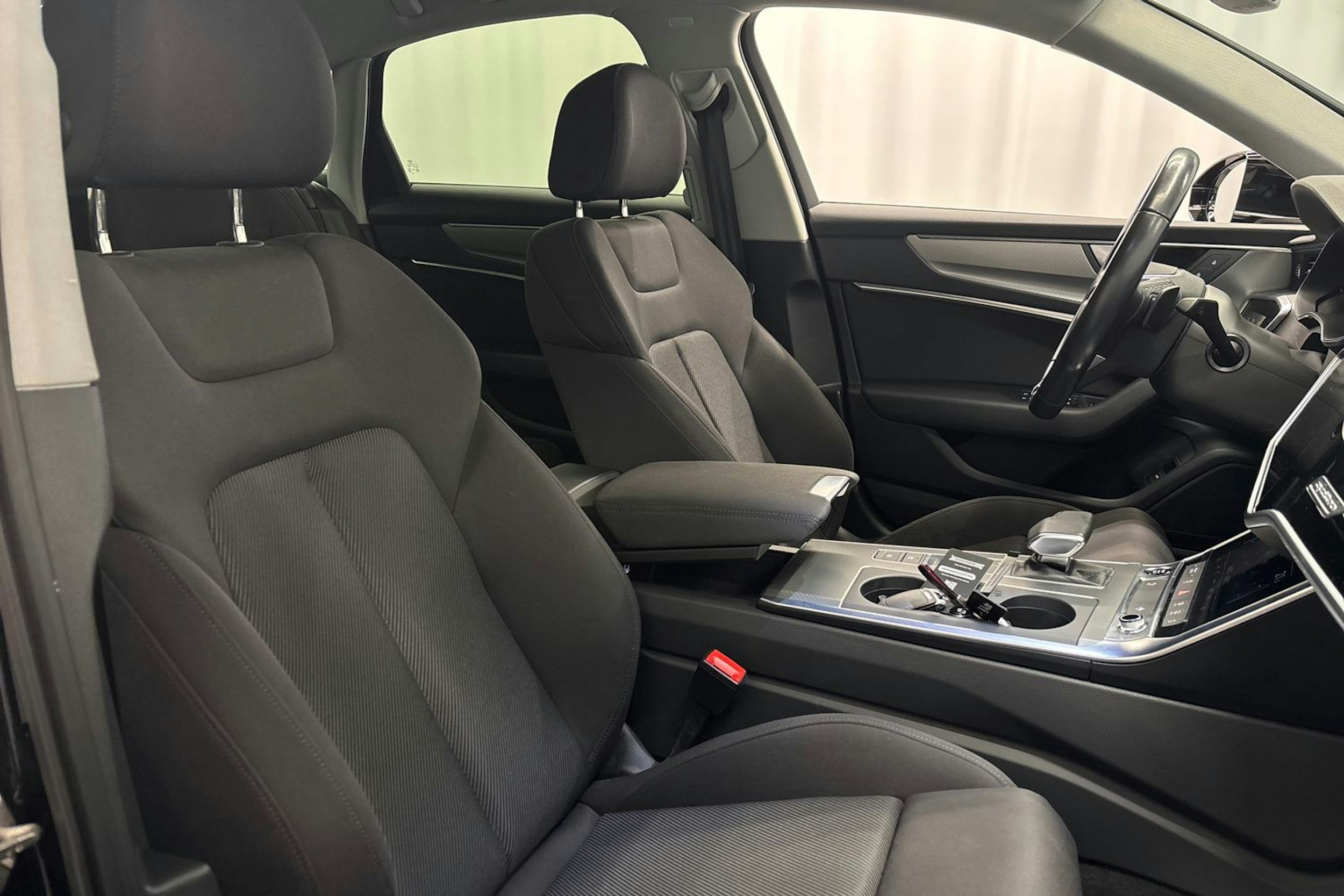 musta Audi A6 2022 kuva 14.
