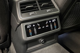 musta Audi A6 2022 kuva 17.