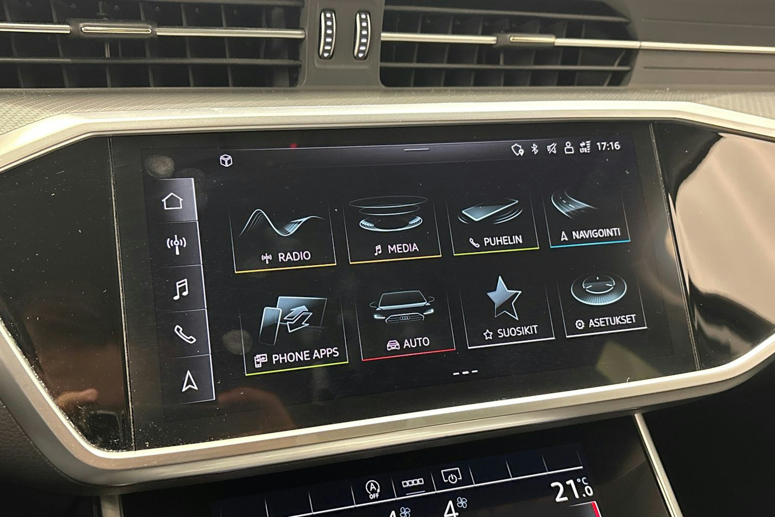 musta Audi A6 2022 kuva 23.