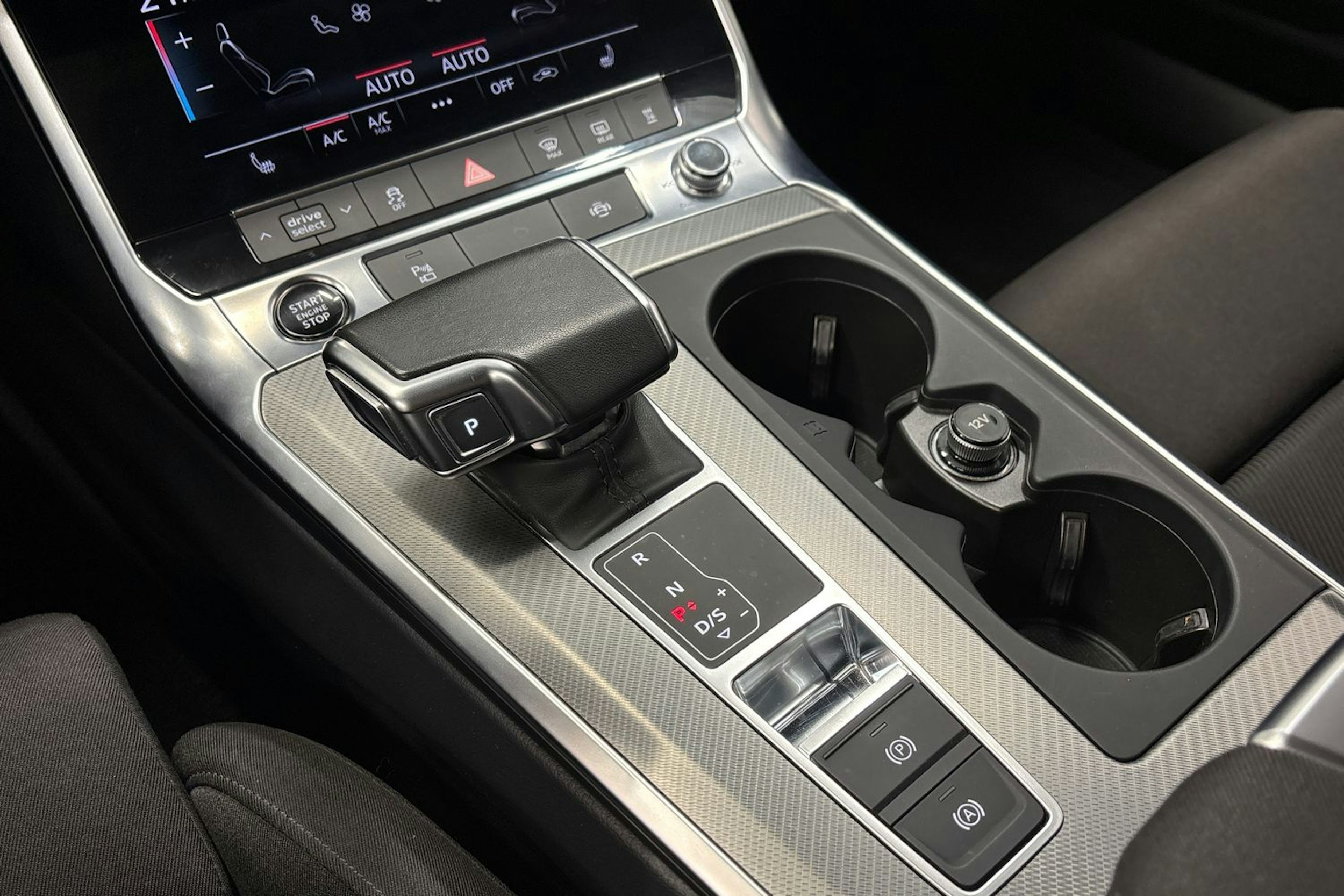 musta Audi A6 2022 kuva 27.