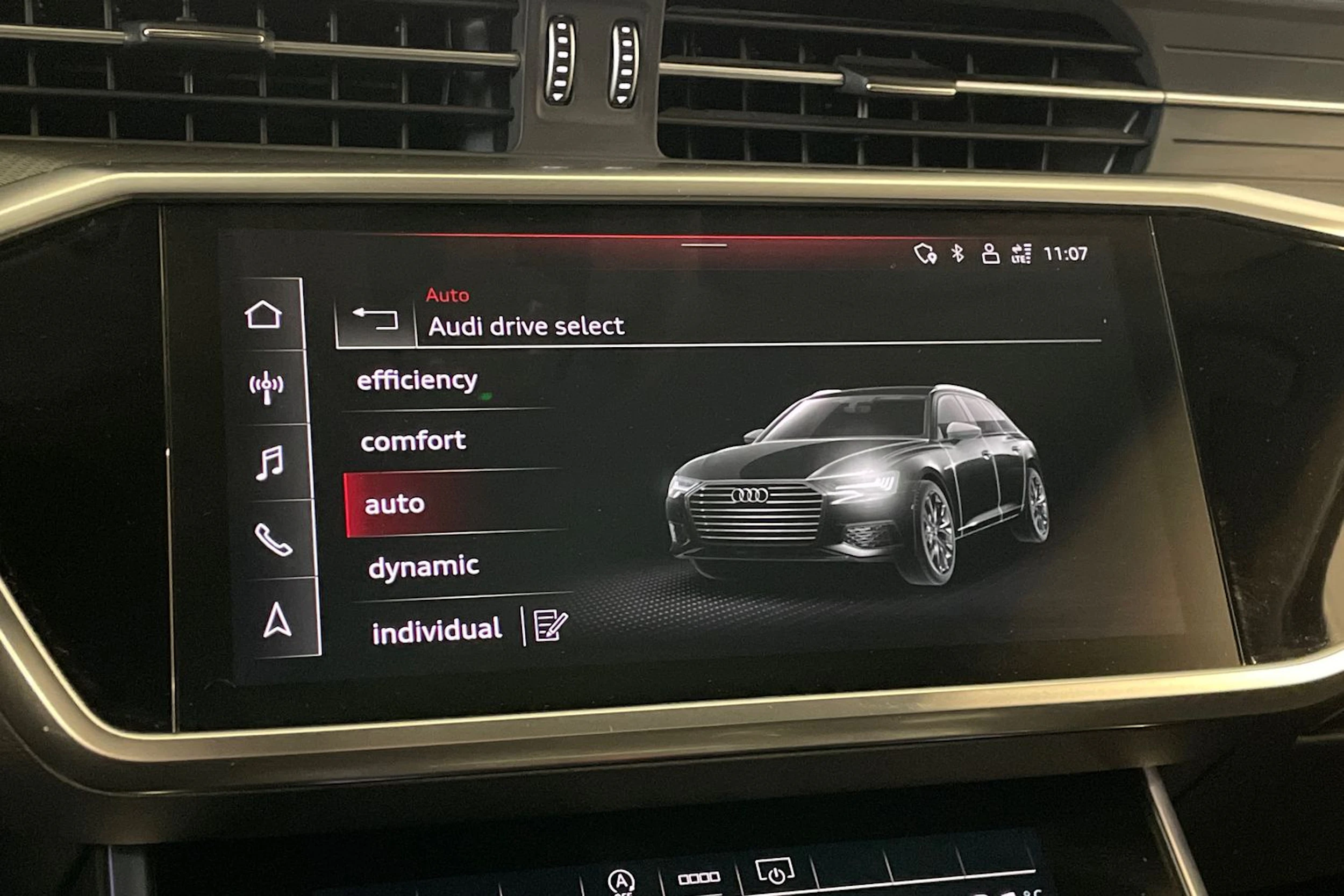 musta Audi A6 2022 kuva 14.
