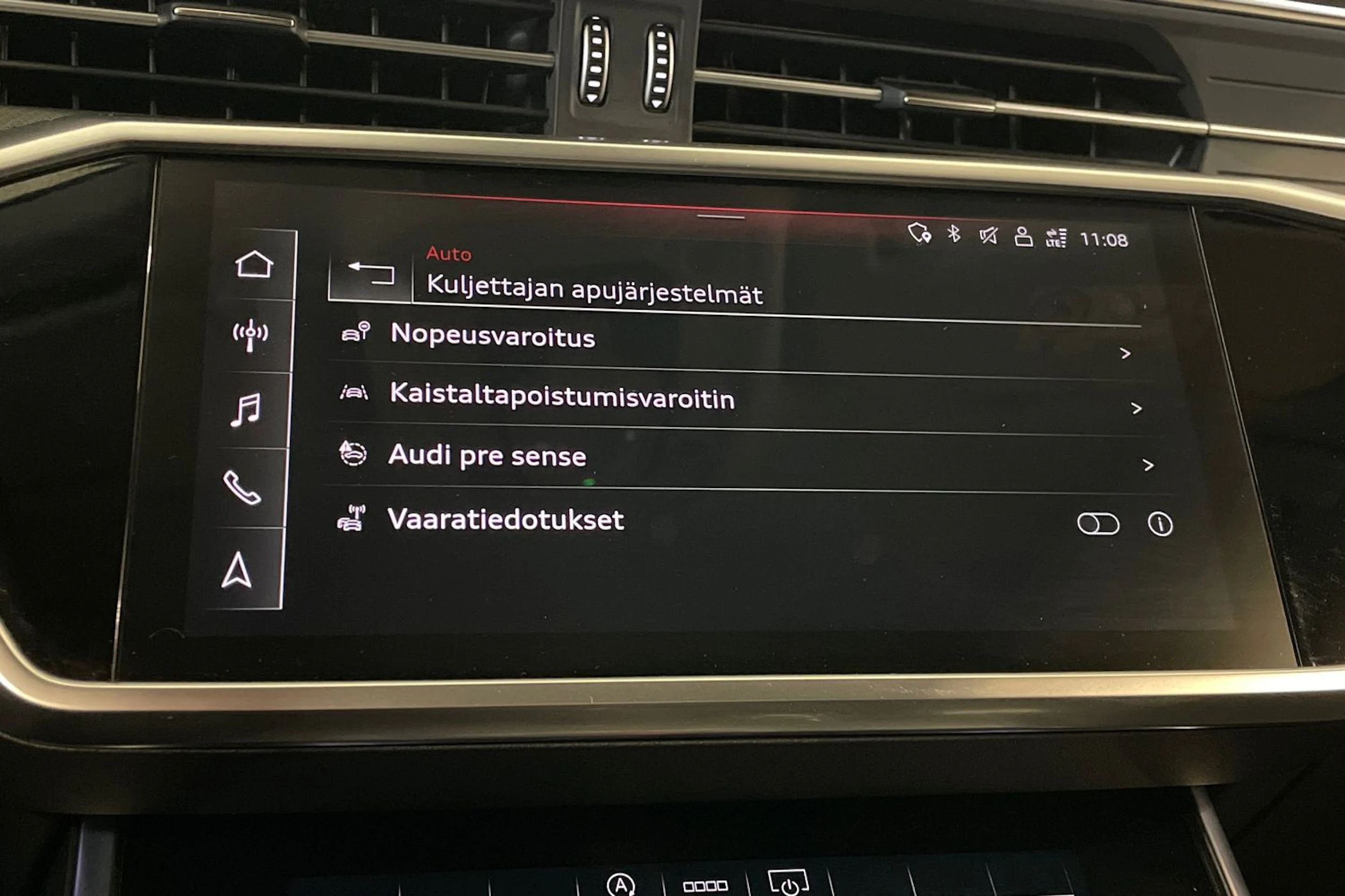 musta Audi A6 2022 kuva 17.