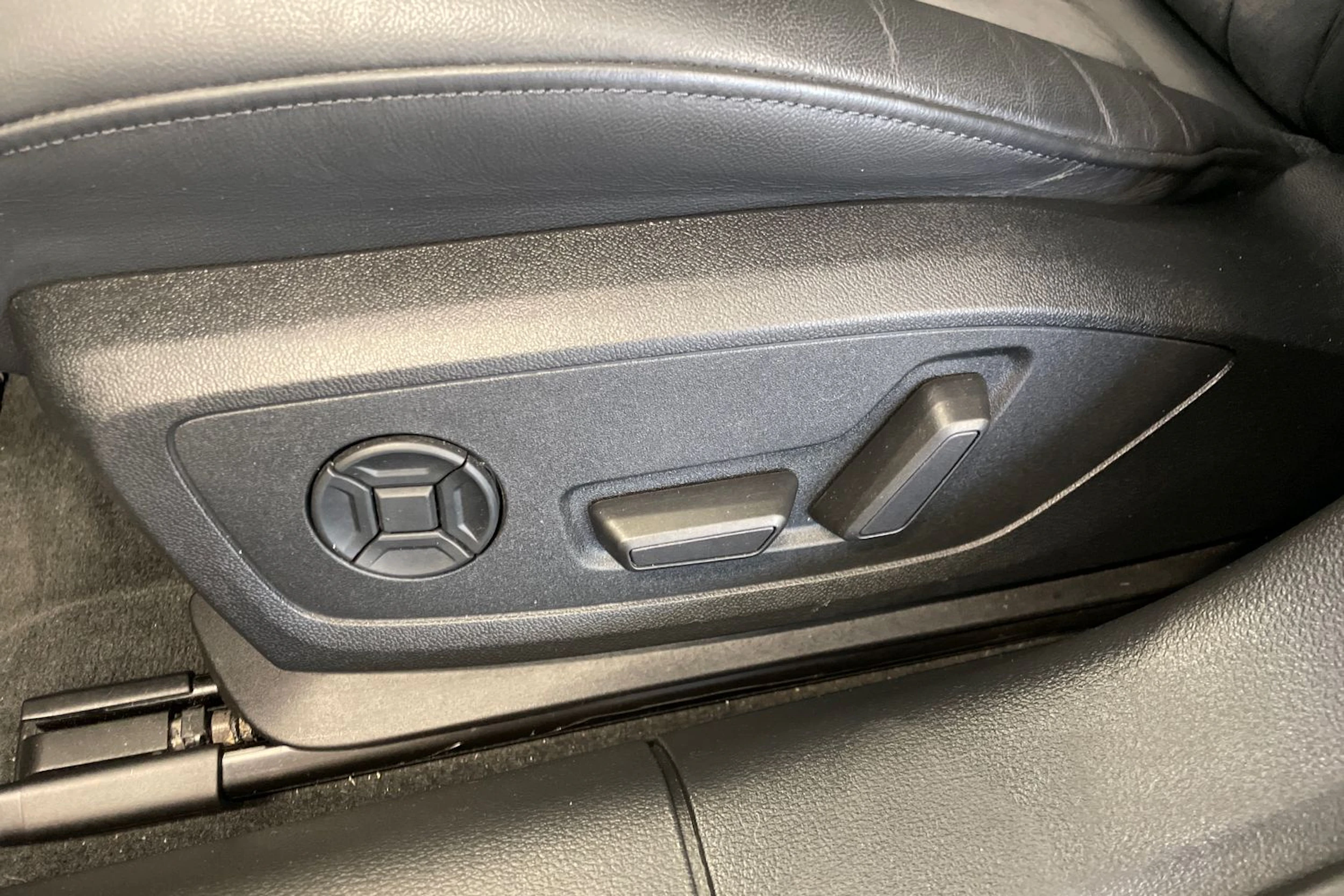 musta Audi A6 2022 kuva 24.