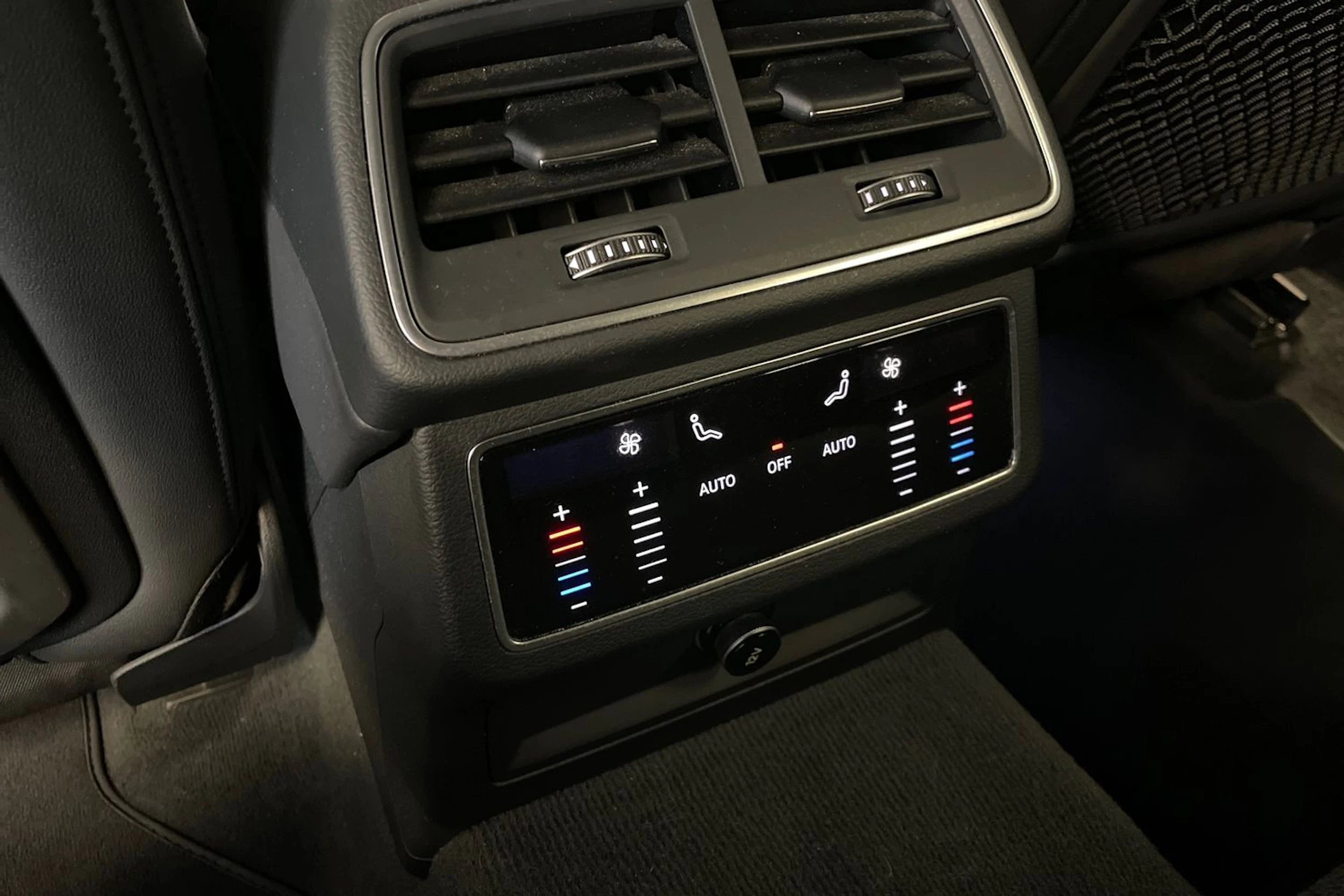 musta Audi A6 2022 kuva 25.