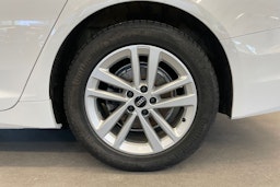 valkoinen Audi A6 2022 kuva 13.