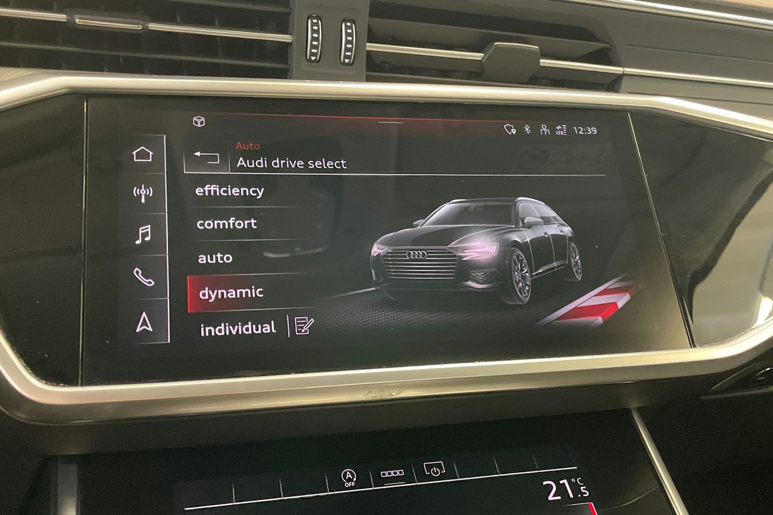 valkoinen Audi A6 2022 kuva 19.