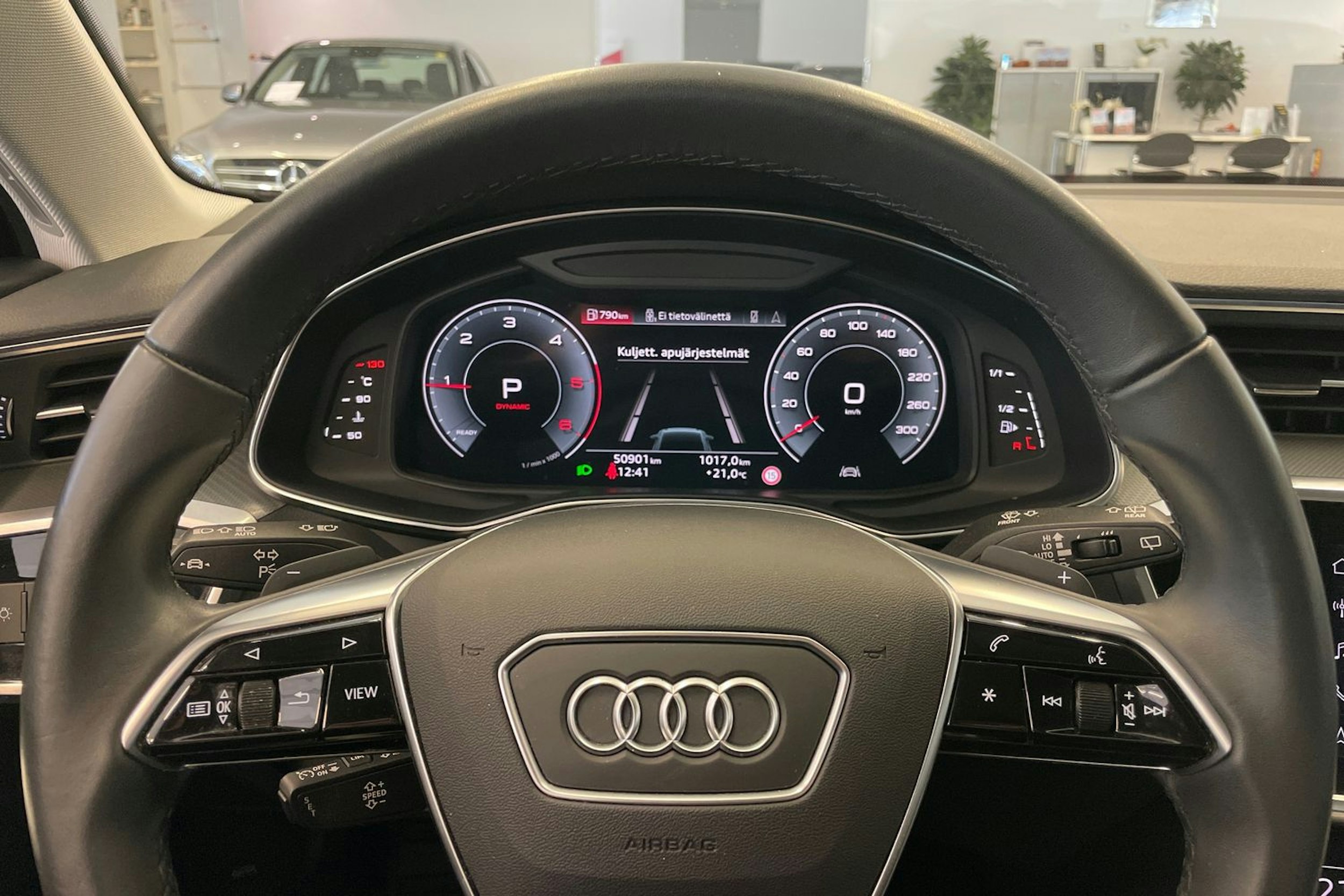 valkoinen Audi A6 2022 kuva 24.