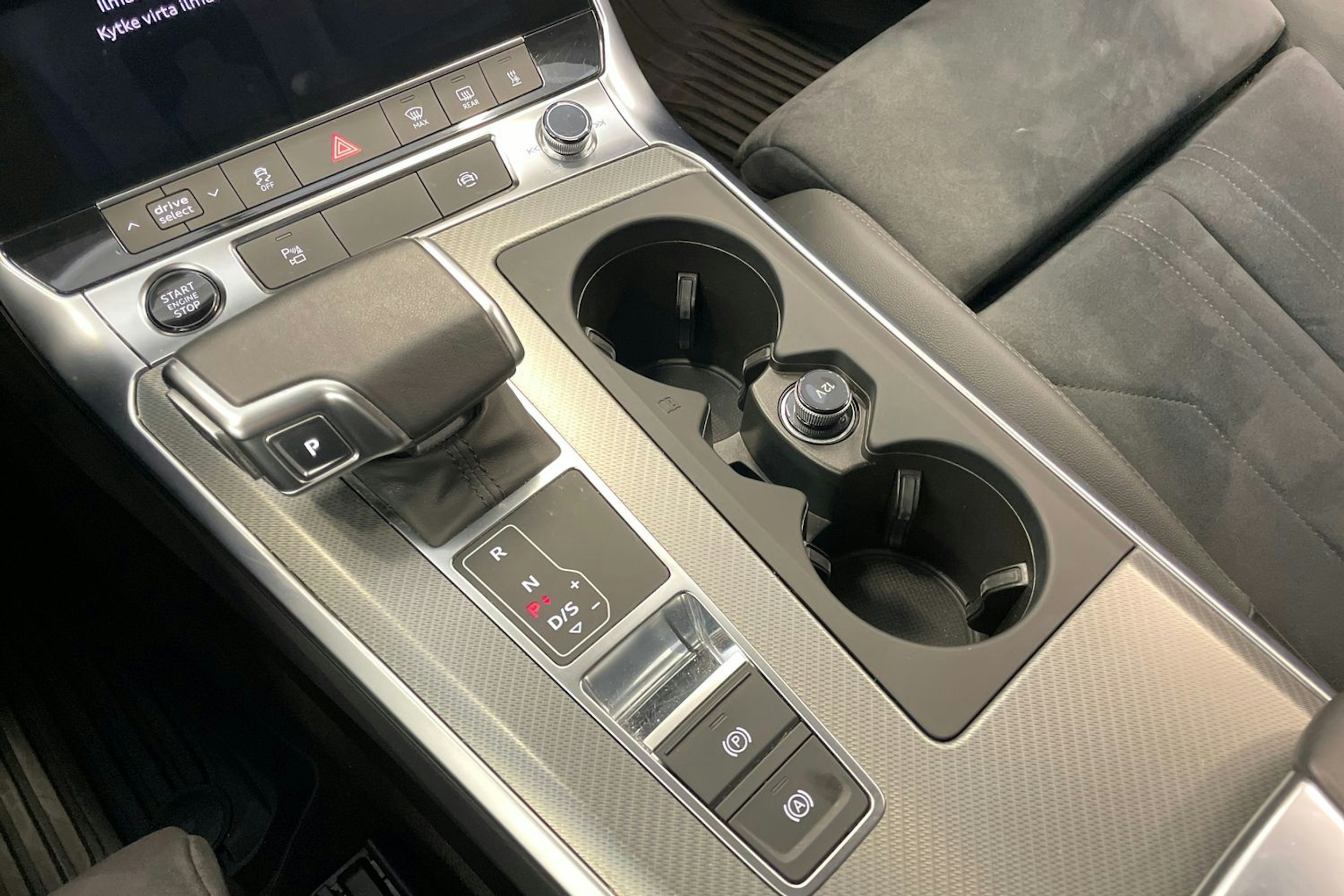 valkoinen Audi A6 2022 kuva 25.