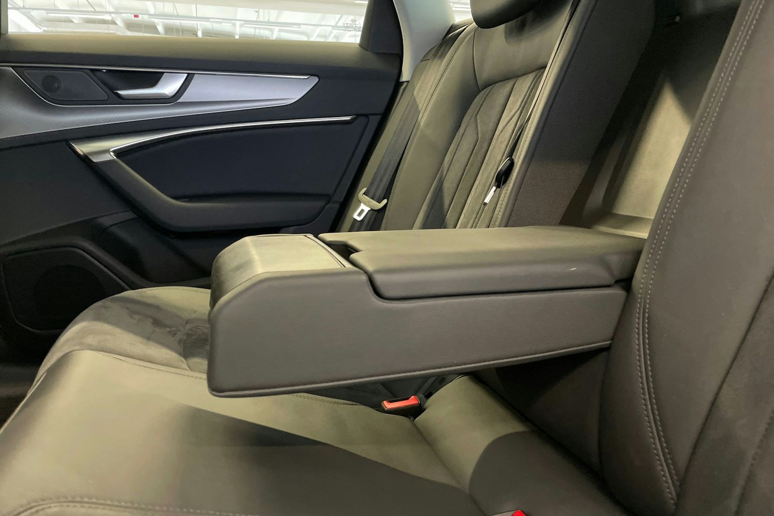 valkoinen Audi A6 2022 kuva 27.