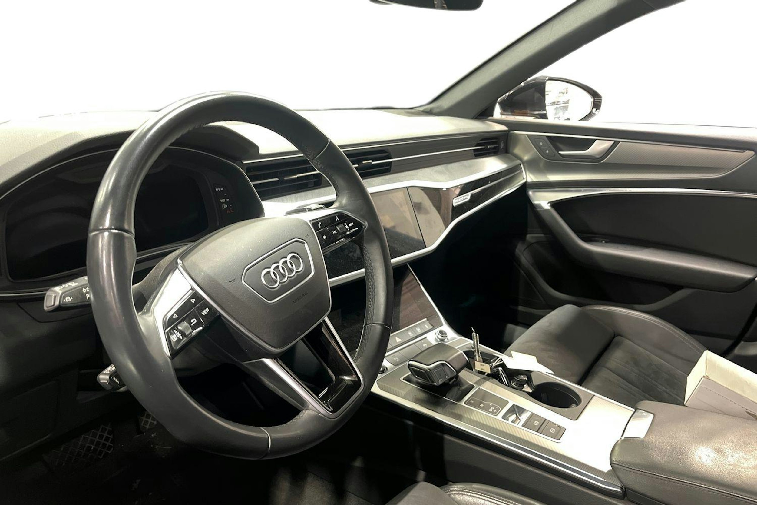 Musta Audi A6 2022 kuva 3.