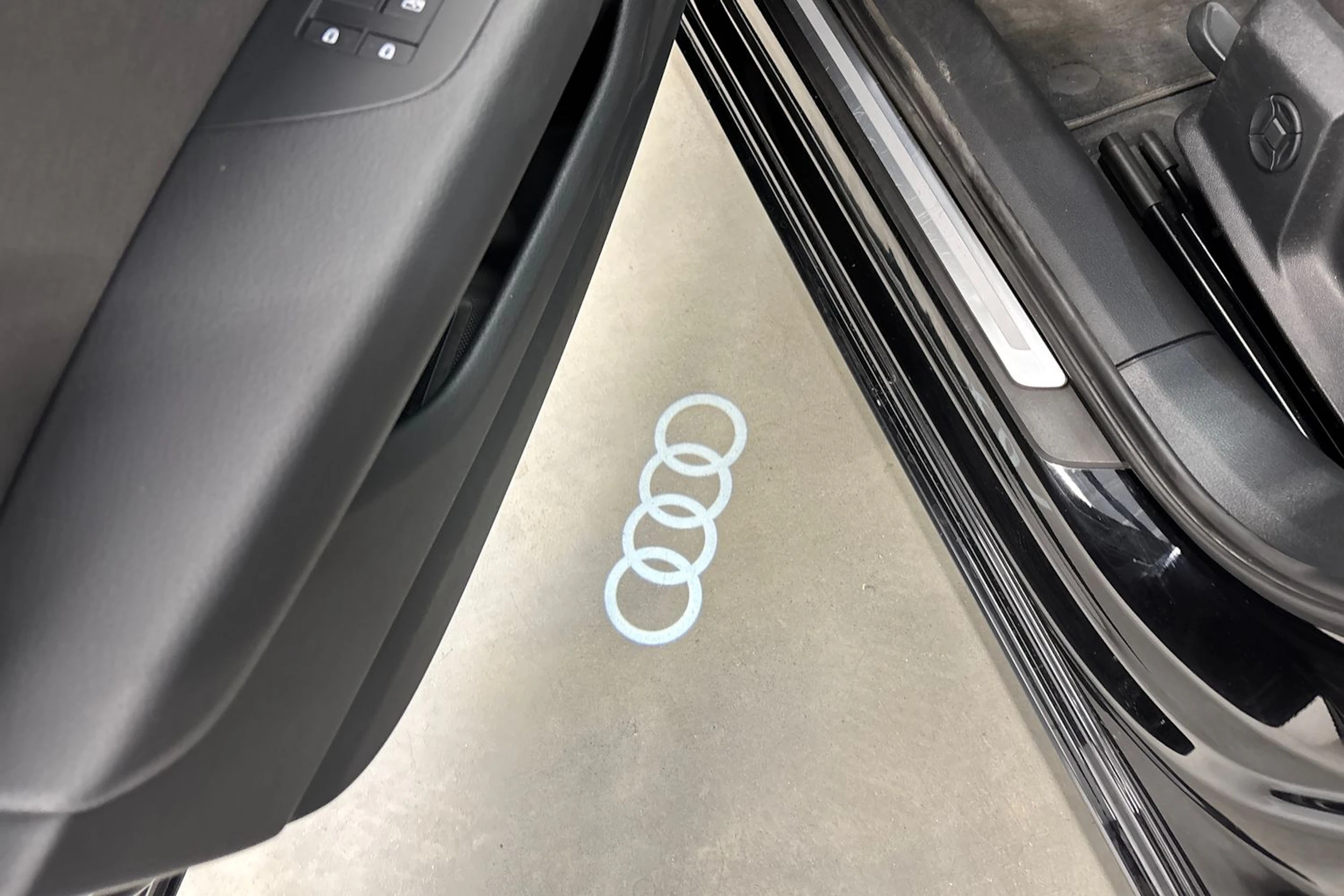 musta Audi A6 2022 kuva 35.