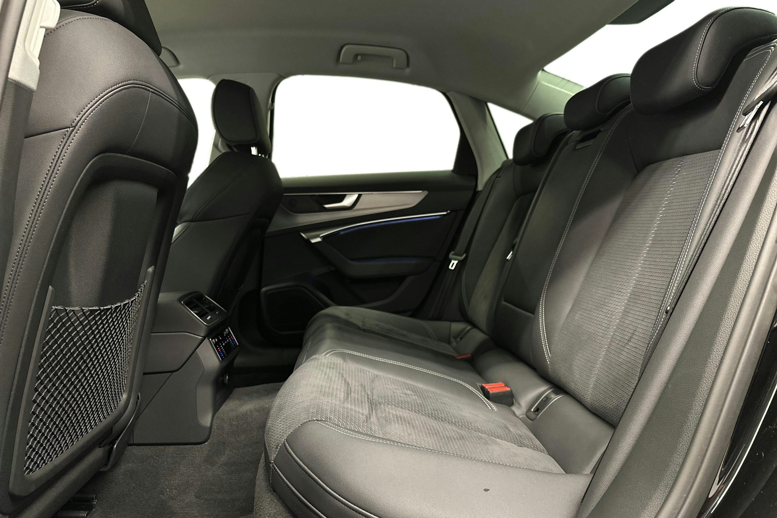 musta Audi A6 2022 kuva 10.