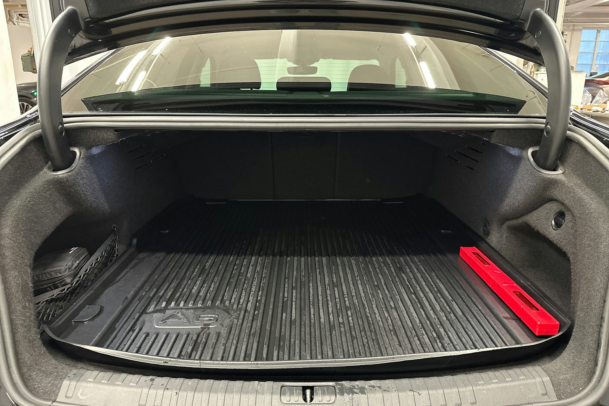 musta Audi A6 2022 kuva 13.