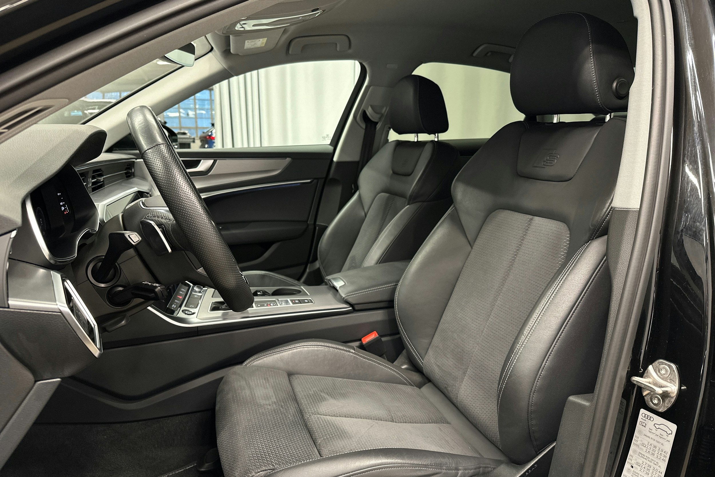 musta Audi A6 2022 kuva 16.