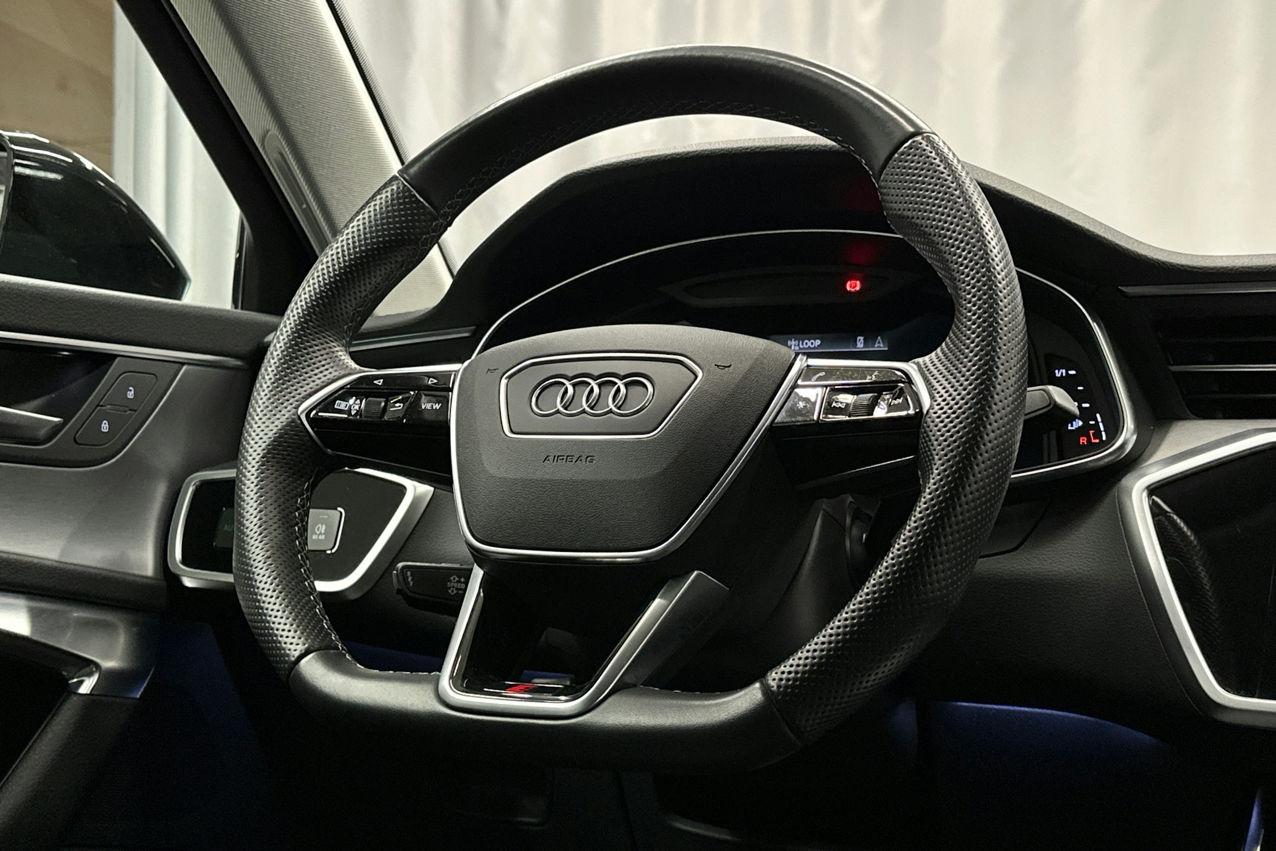 musta Audi A6 2022 kuva 17.