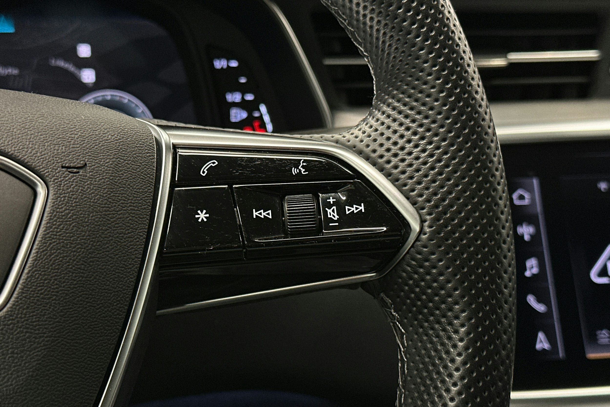 musta Audi A6 2022 kuva 19.