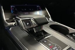 musta Audi A6 2022 kuva 28.