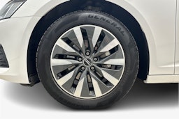 valkoinen Audi A6 2022 kuva 11.