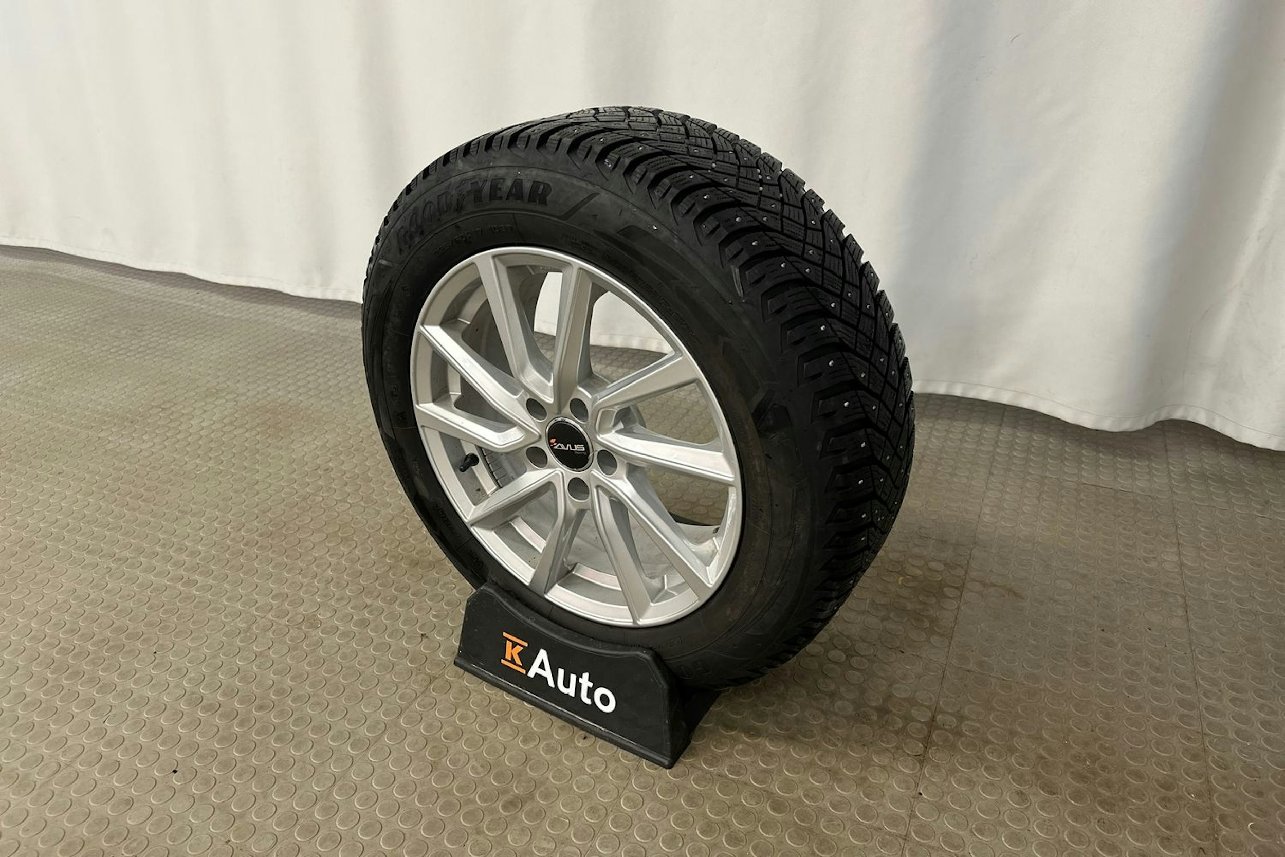 valkoinen Audi A6 2022 kuva 13.