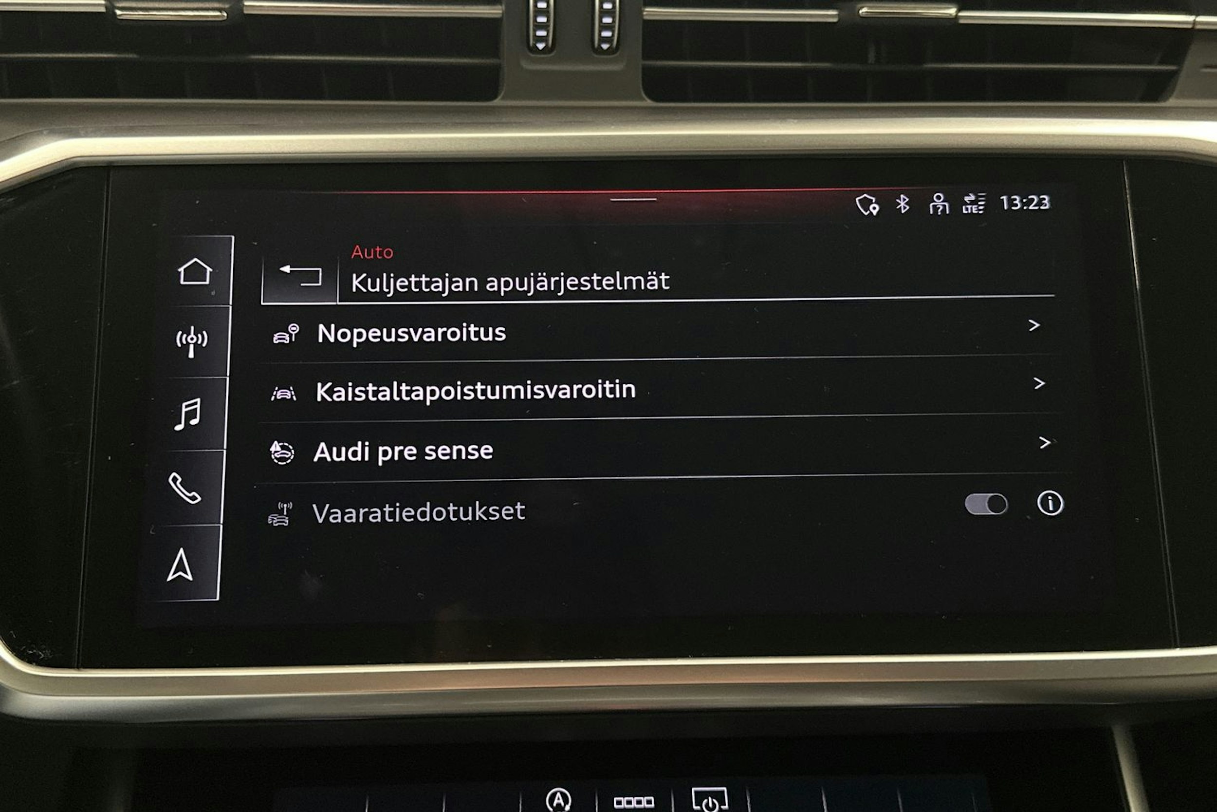 valkoinen Audi A6 2022 kuva 28.