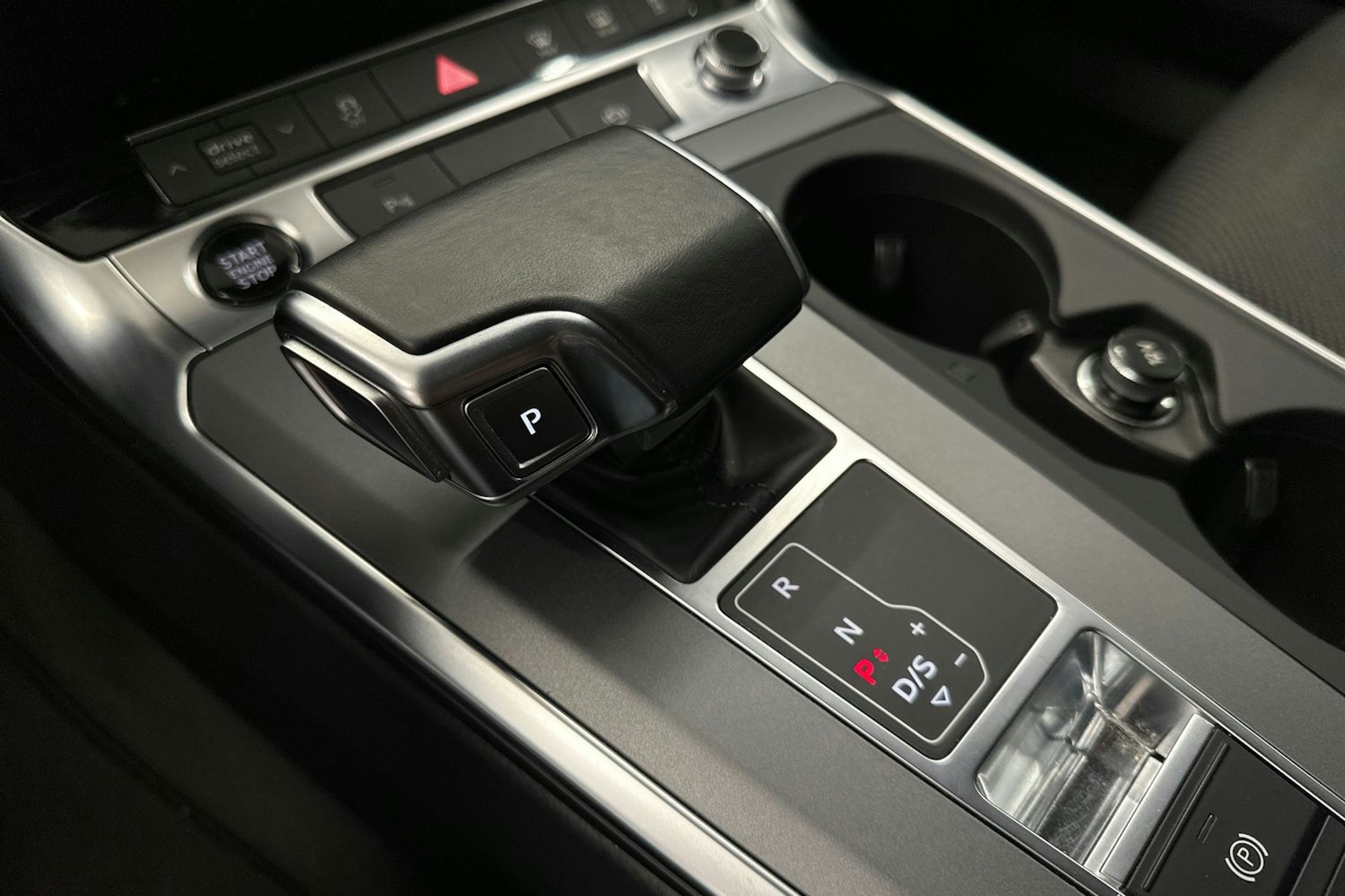valkoinen Audi A6 2022 kuva 31.