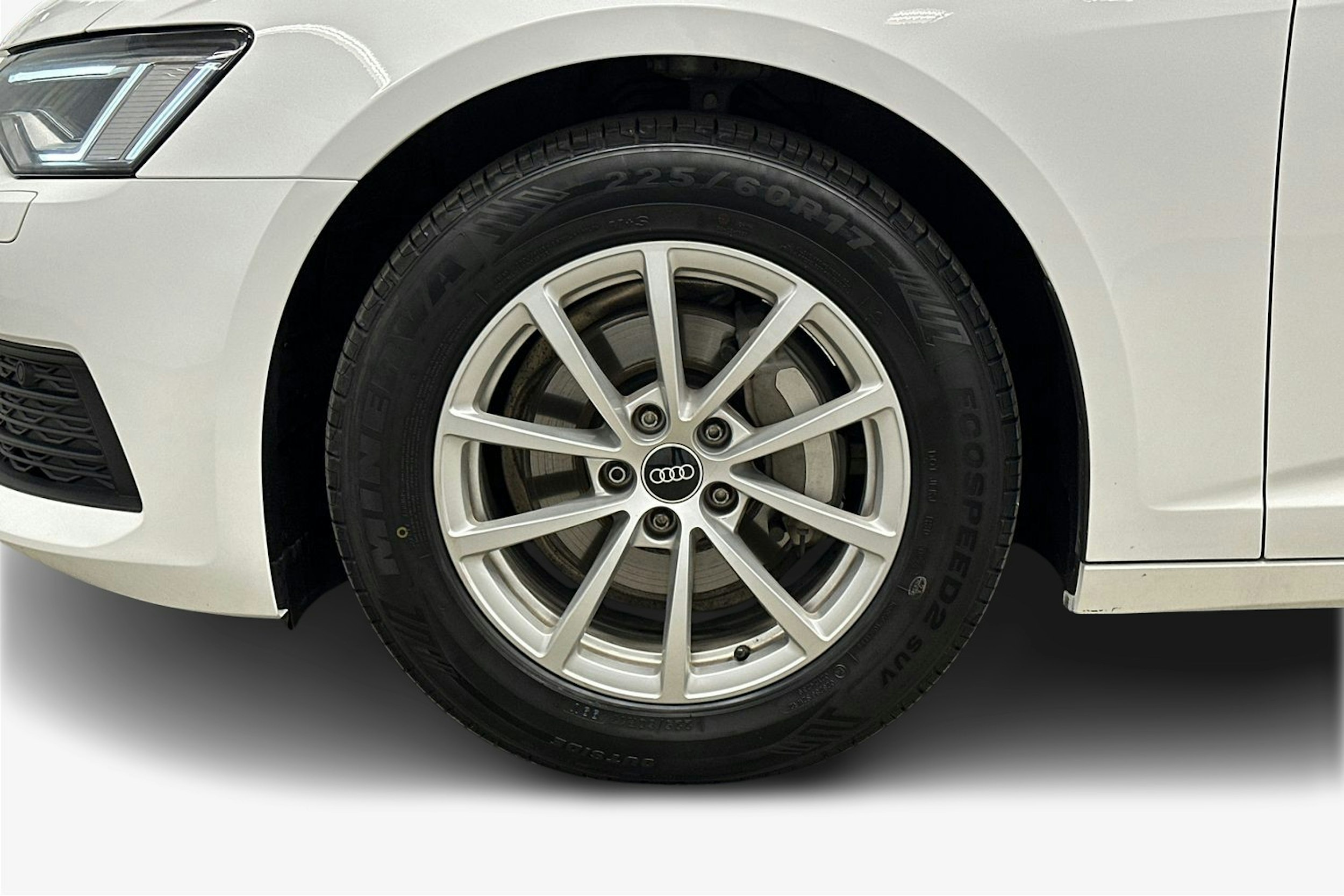 valkoinen Audi A6 2022 kuva 11.