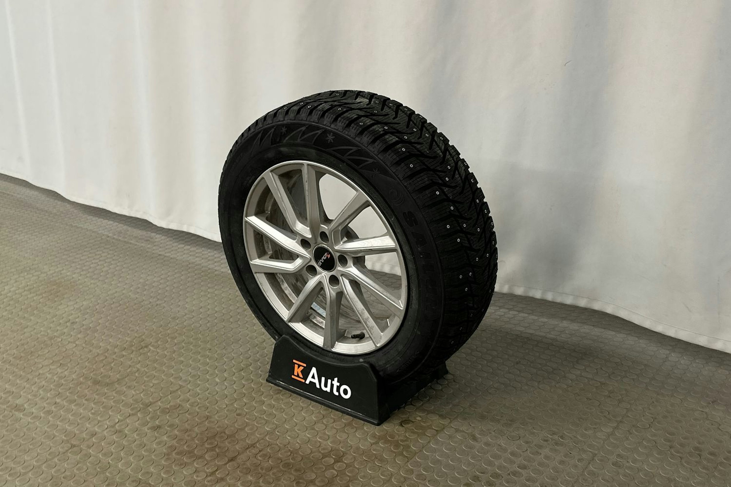 valkoinen Audi A6 2022 kuva 13.