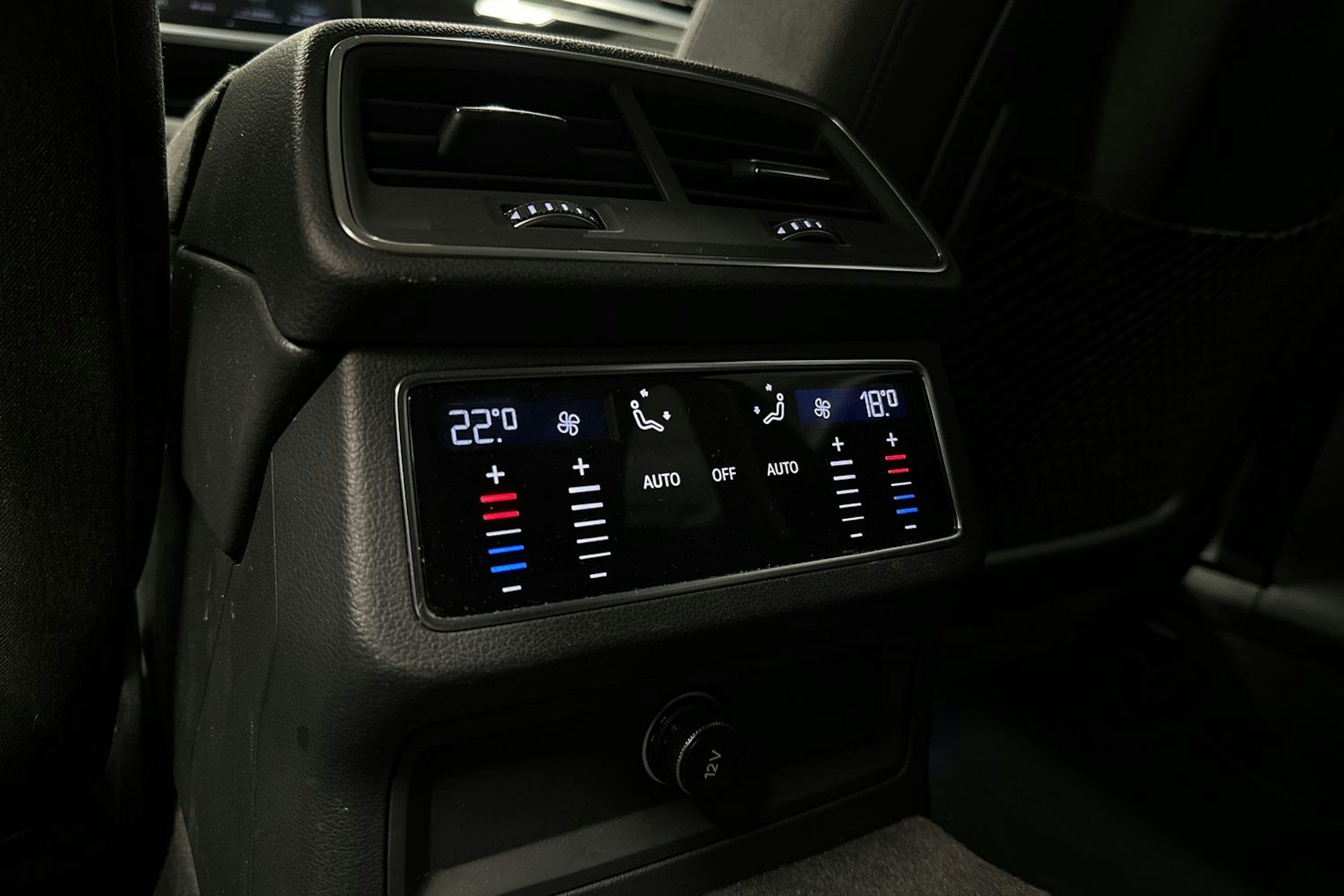 valkoinen Audi A6 2022 kuva 17.
