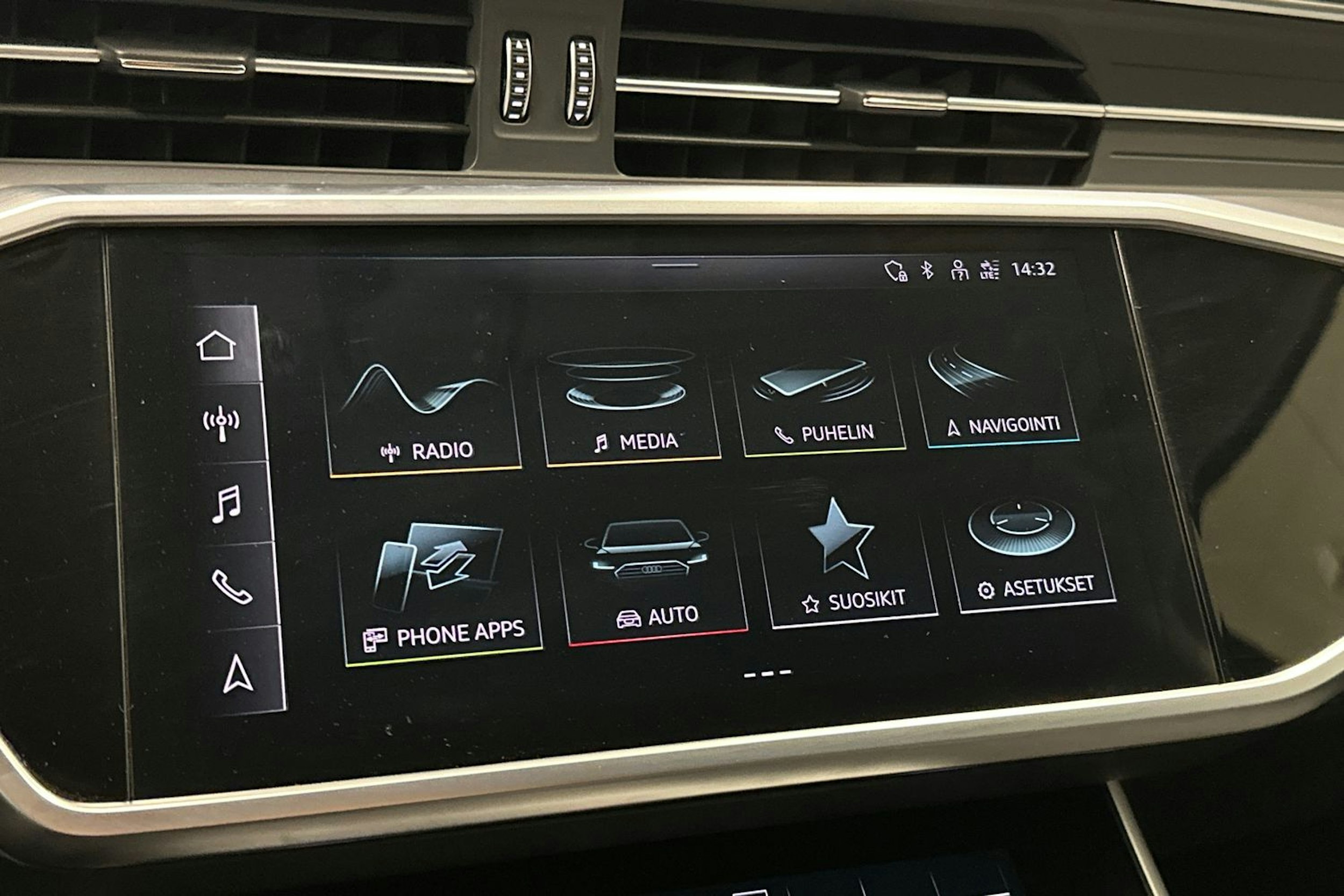 valkoinen Audi A6 2022 kuva 26.
