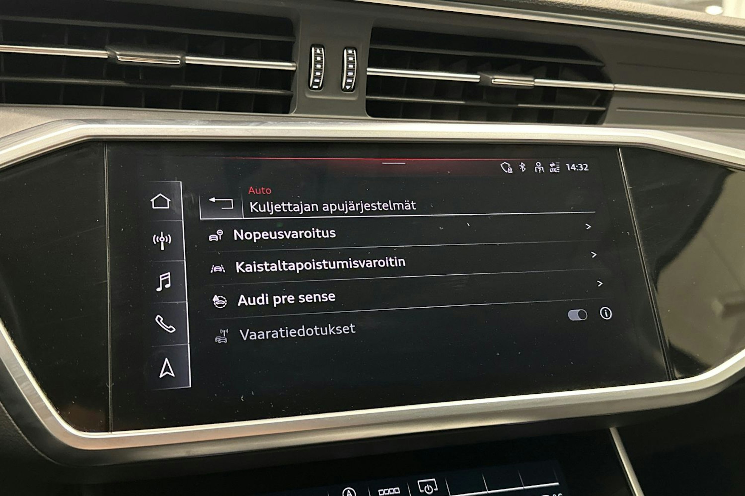 valkoinen Audi A6 2022 kuva 29.