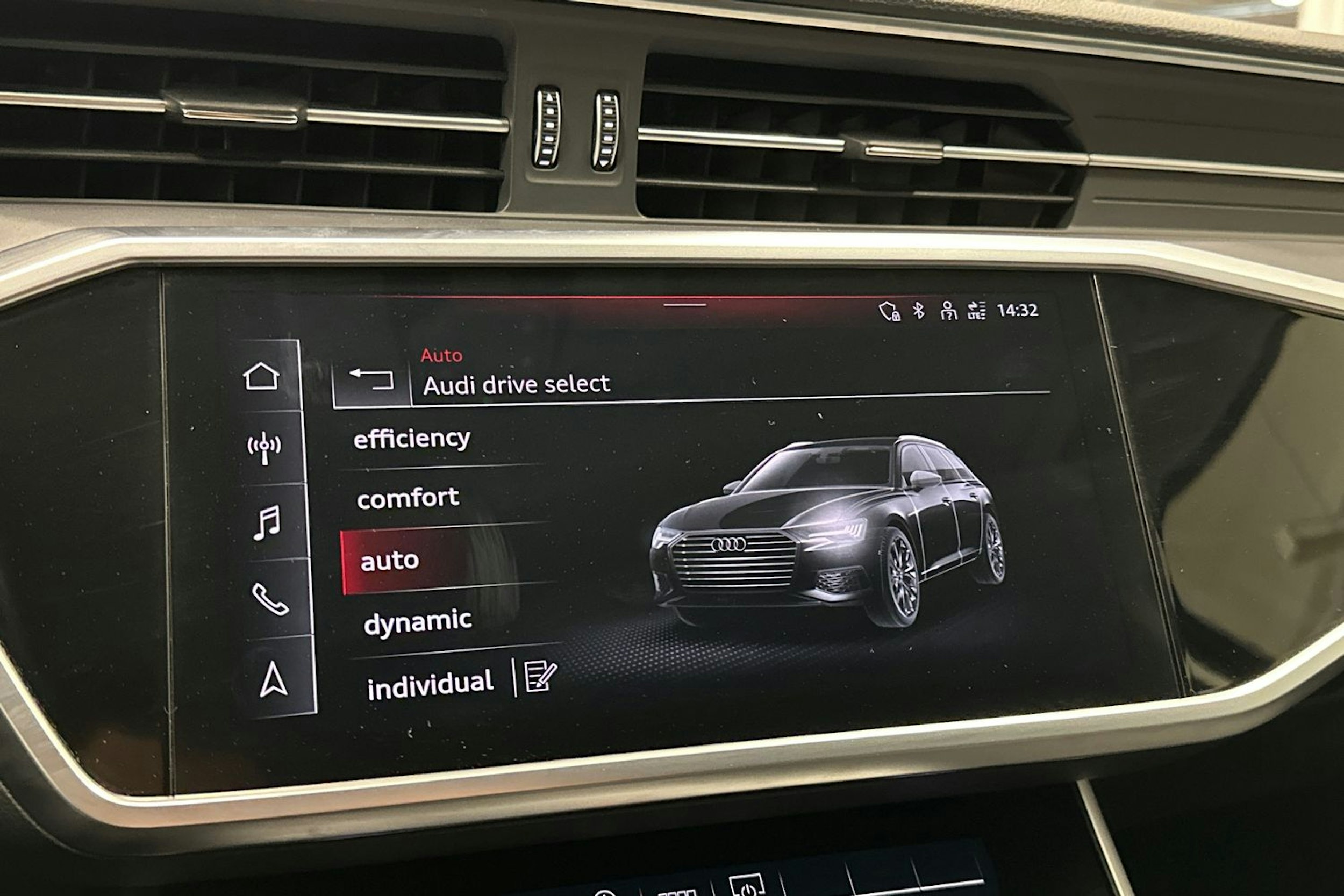 valkoinen Audi A6 2022 kuva 30.