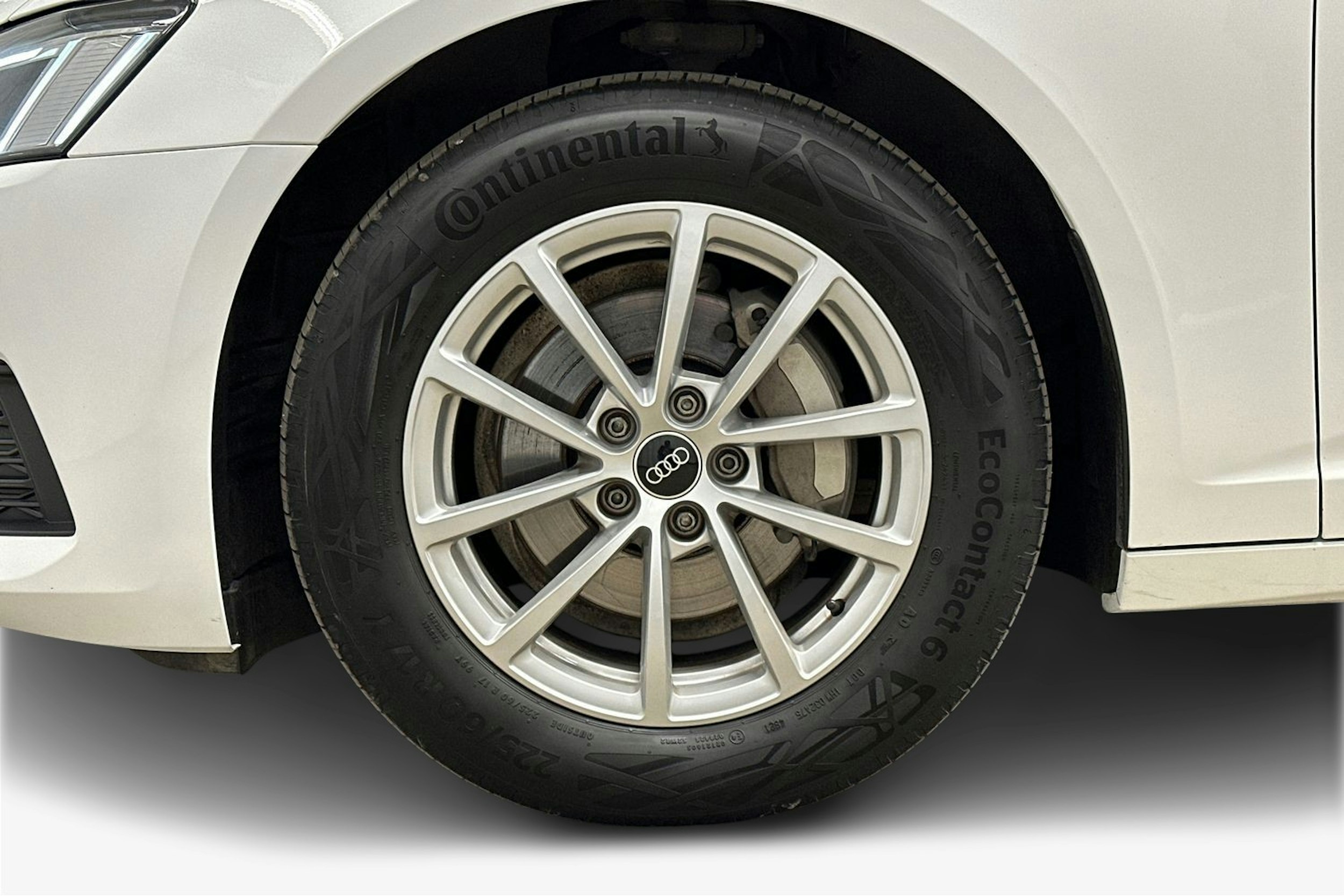 valkoinen Audi A6 2022 kuva 11.