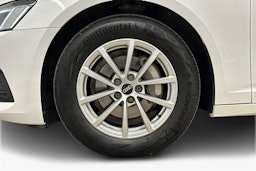 valkoinen Audi A6 2022 kuva 11.