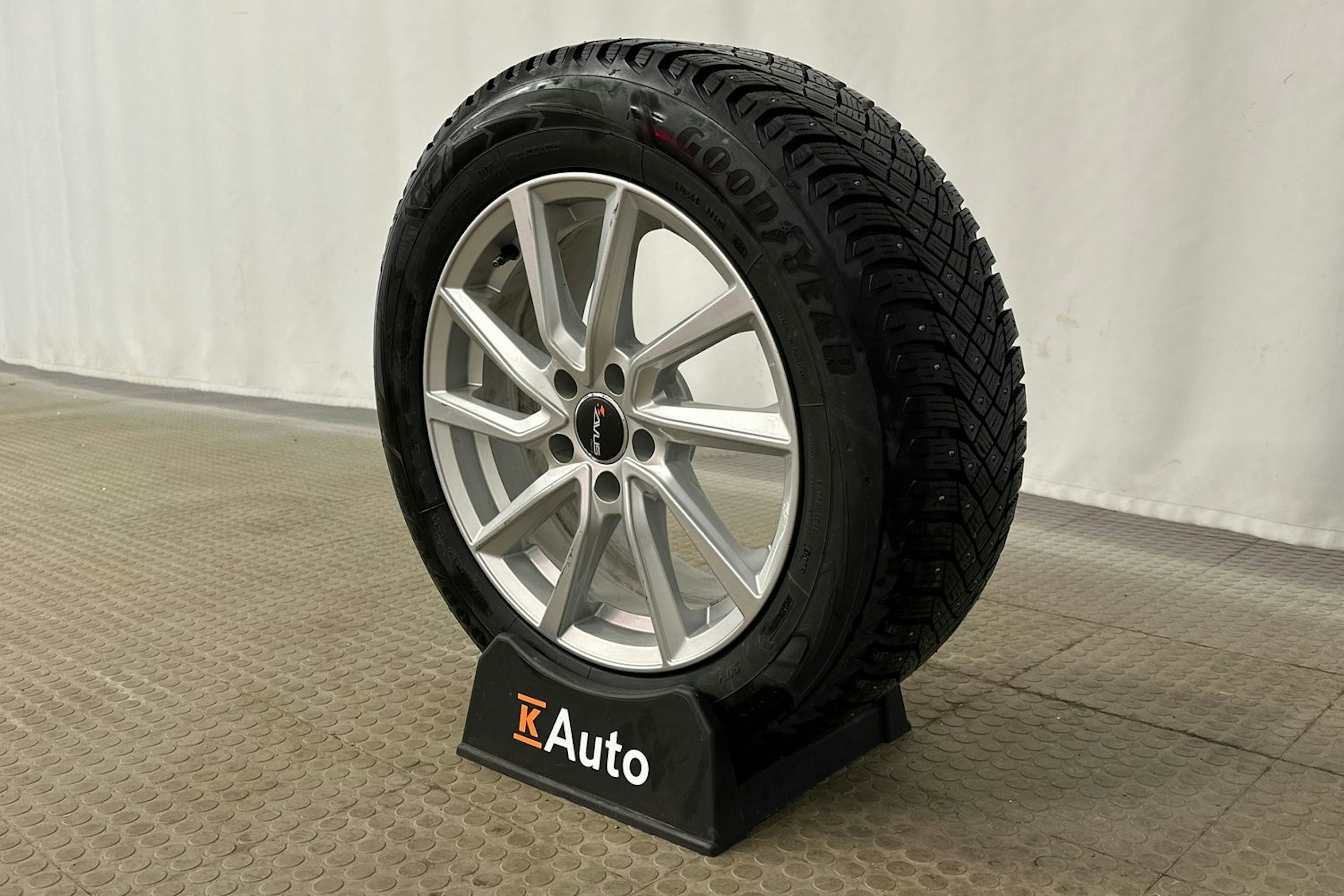 valkoinen Audi A6 2022 kuva 13.