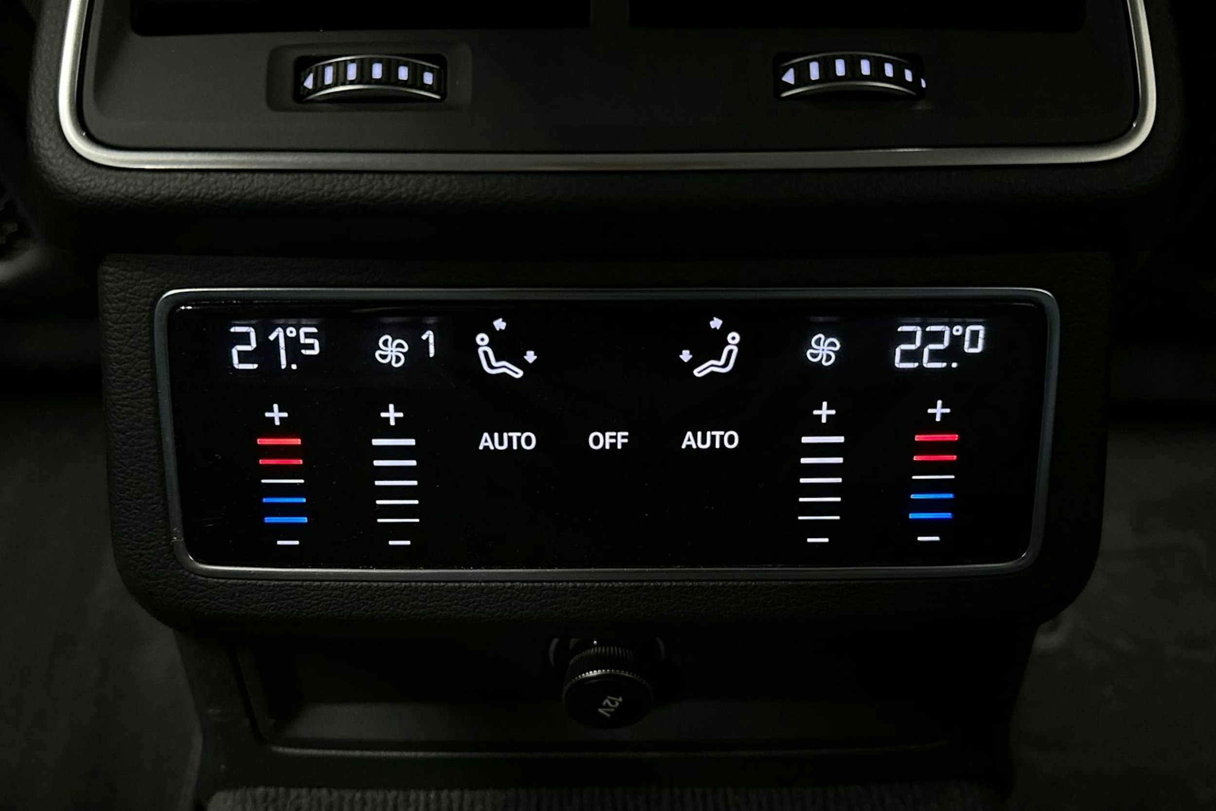 valkoinen Audi A6 2022 kuva 16.