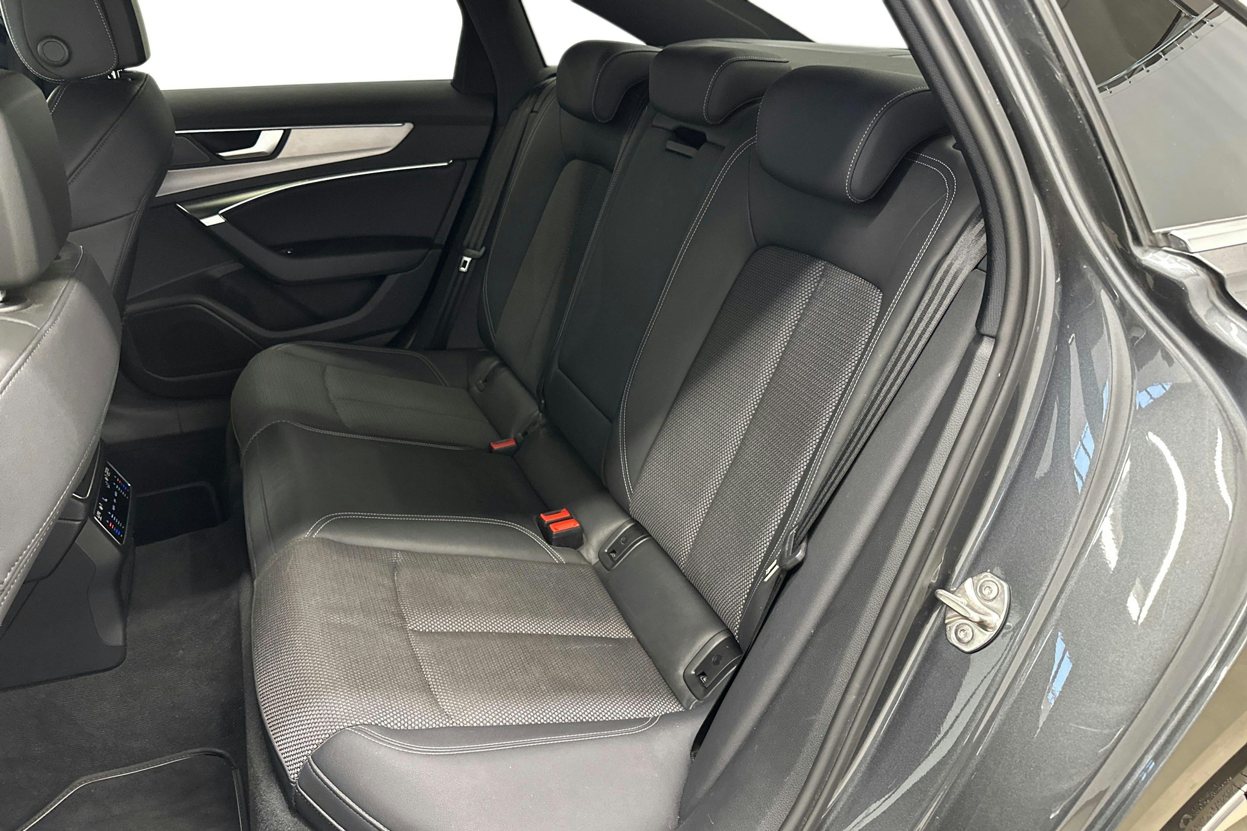 harmaa Audi A6 2022 kuva 10.