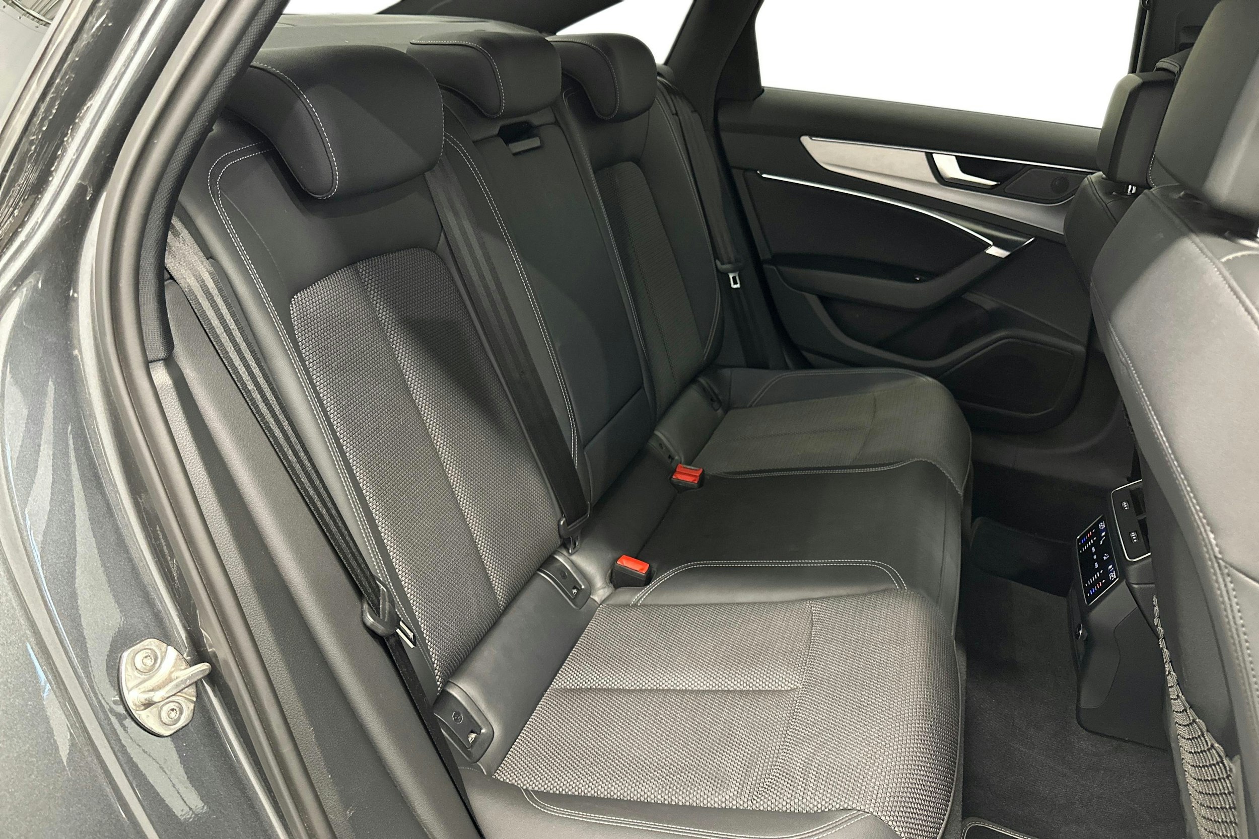 harmaa Audi A6 2022 kuva 11.