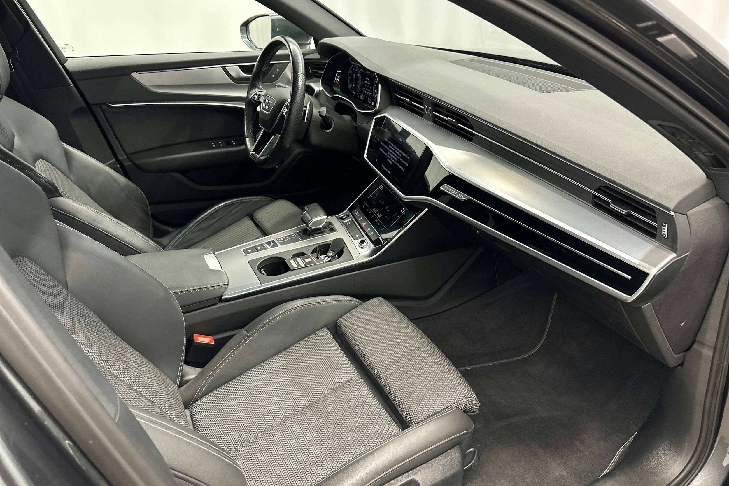 harmaa Audi A6 2022 kuva 13.
