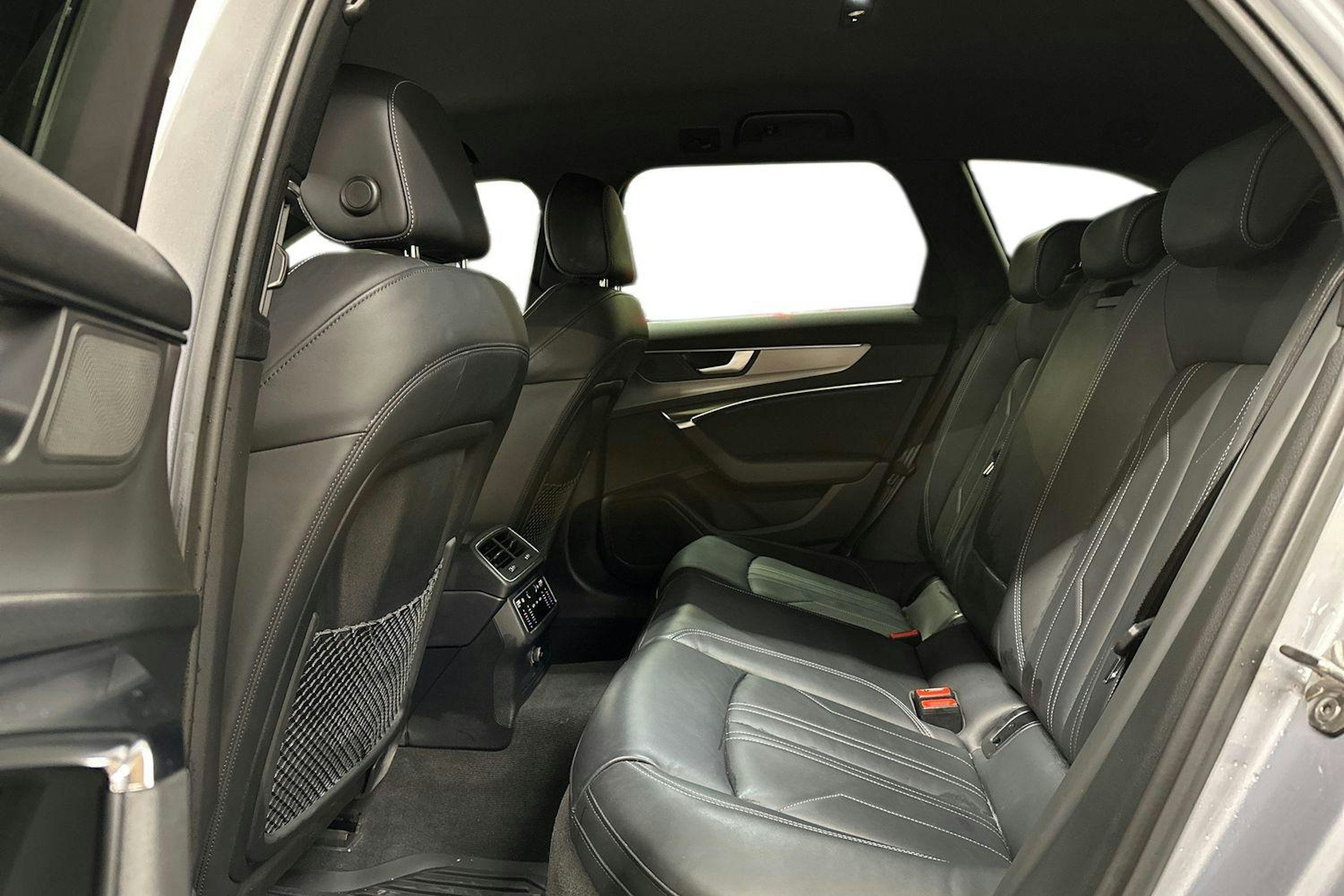 harmaa Audi A6 2023 kuva 10.