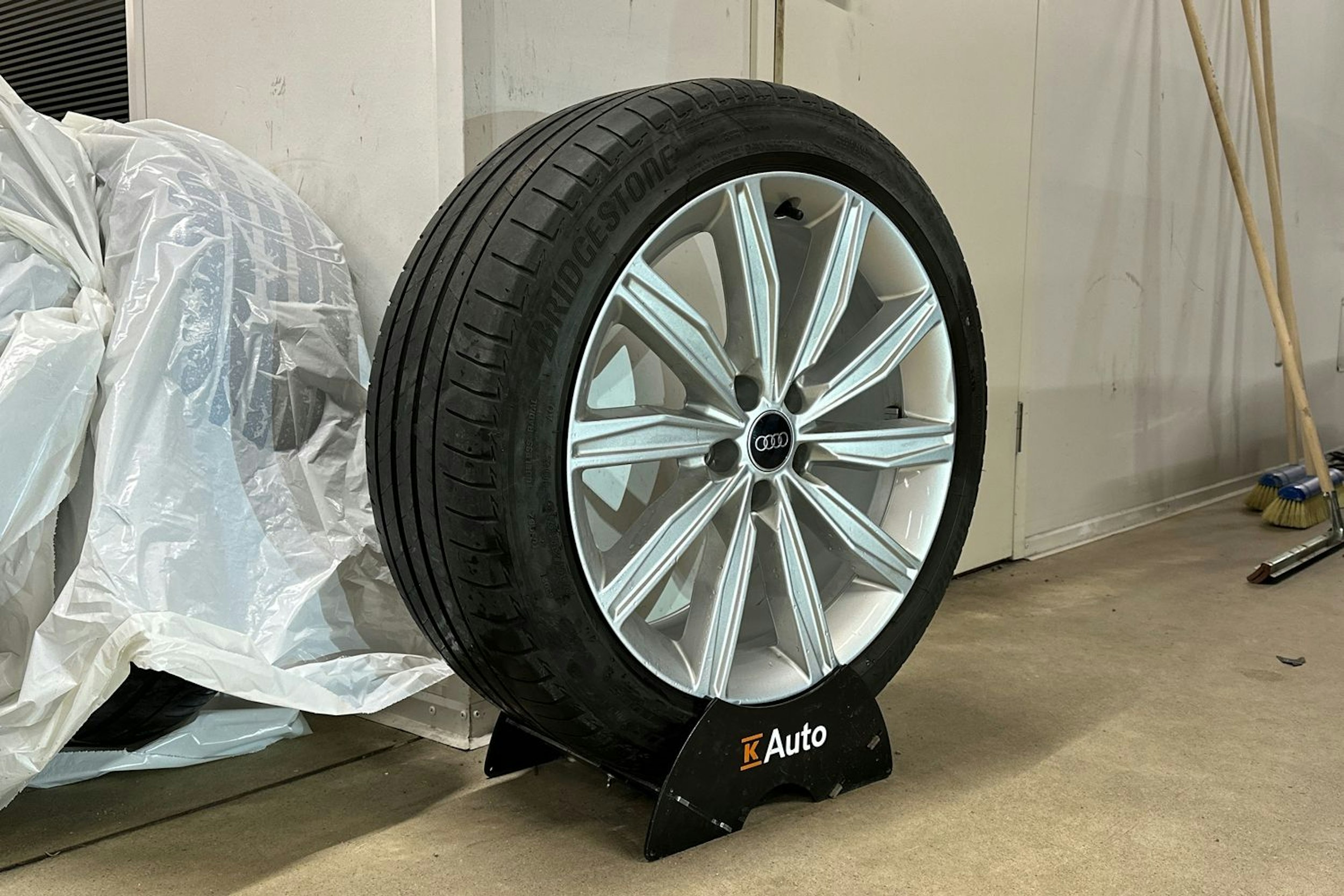 harmaa Audi A6 2023 kuva 13.