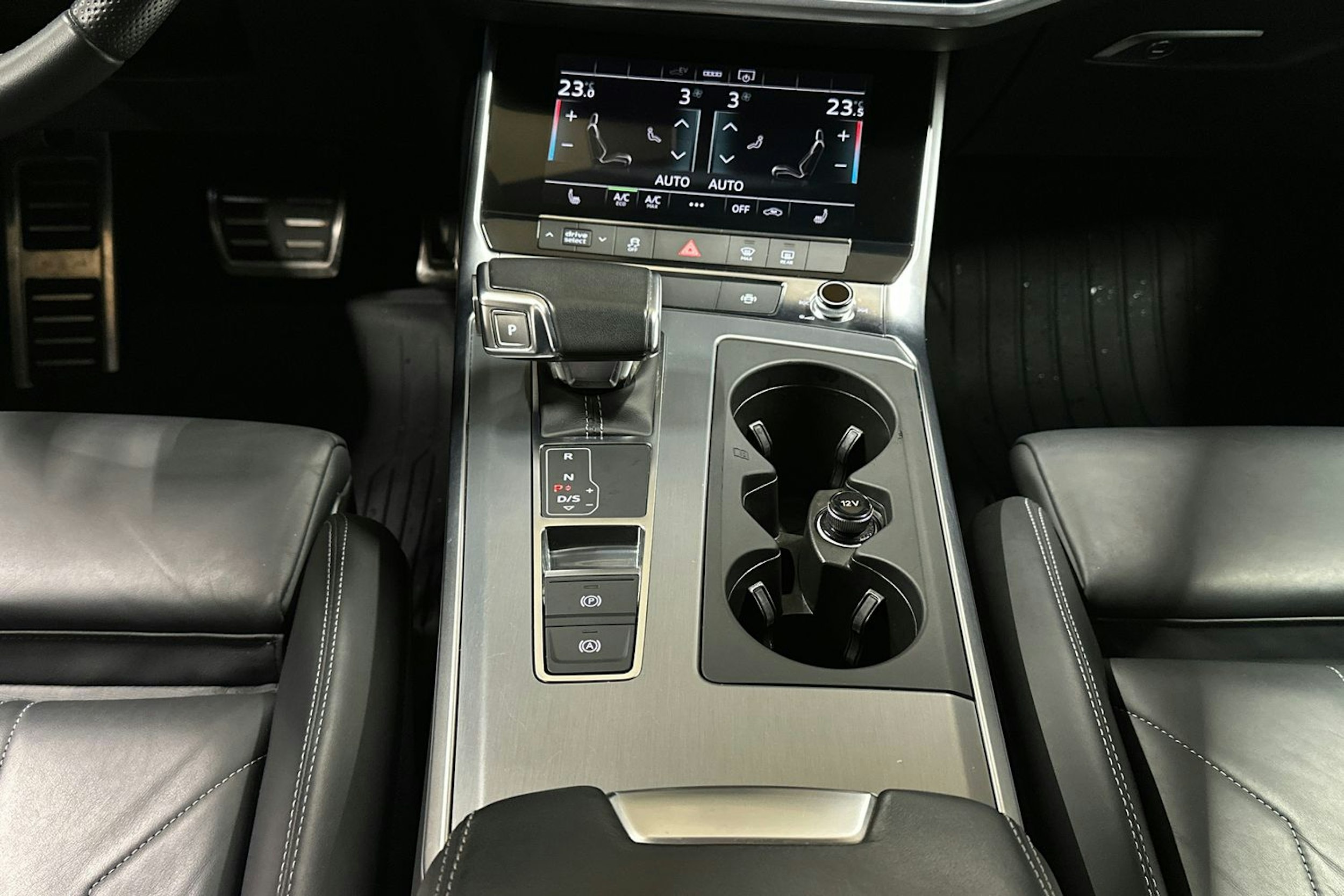 harmaa Audi A6 2023 kuva 26.