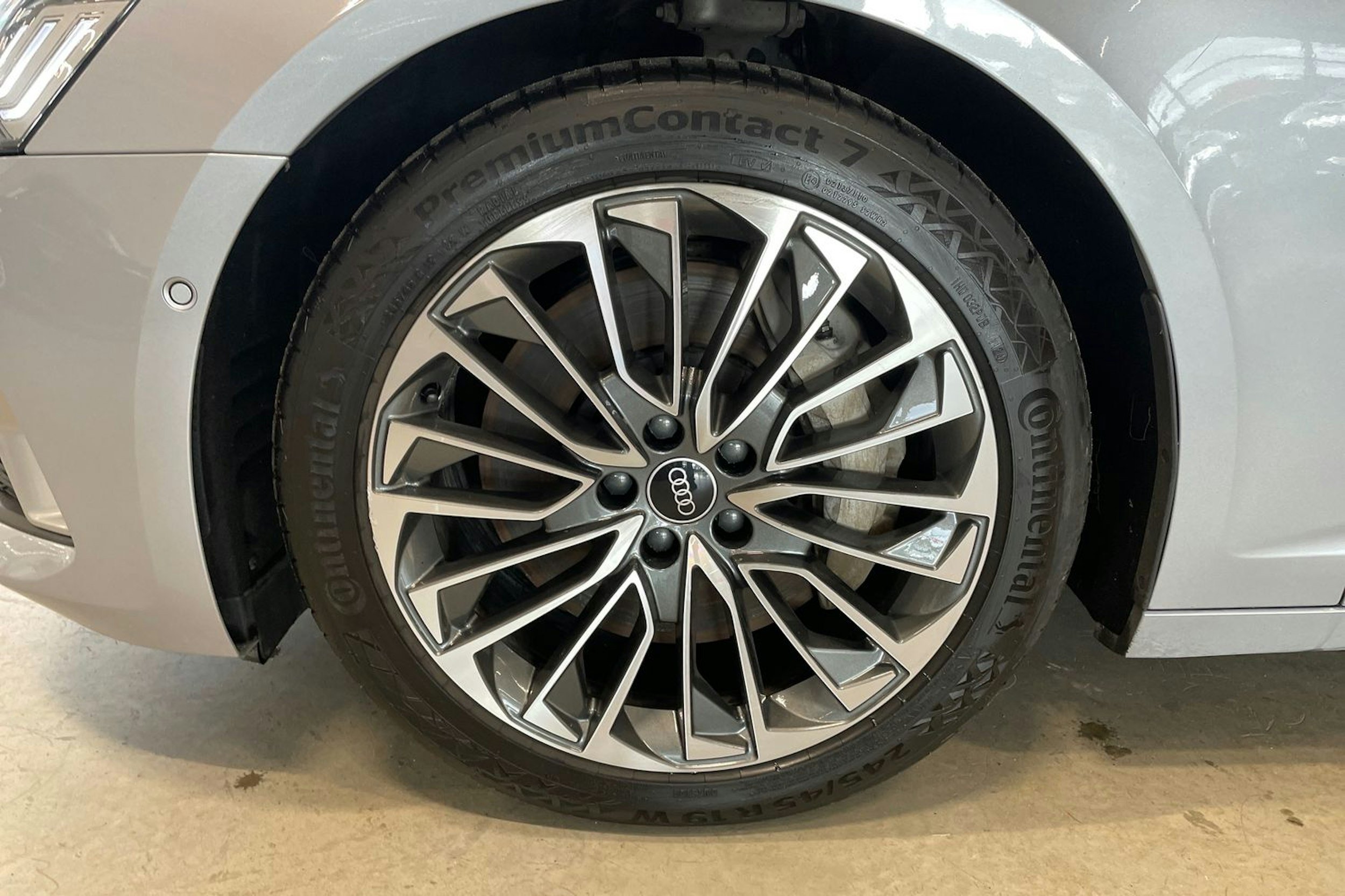 met. harmaa Audi A6 2022 kuva 11.