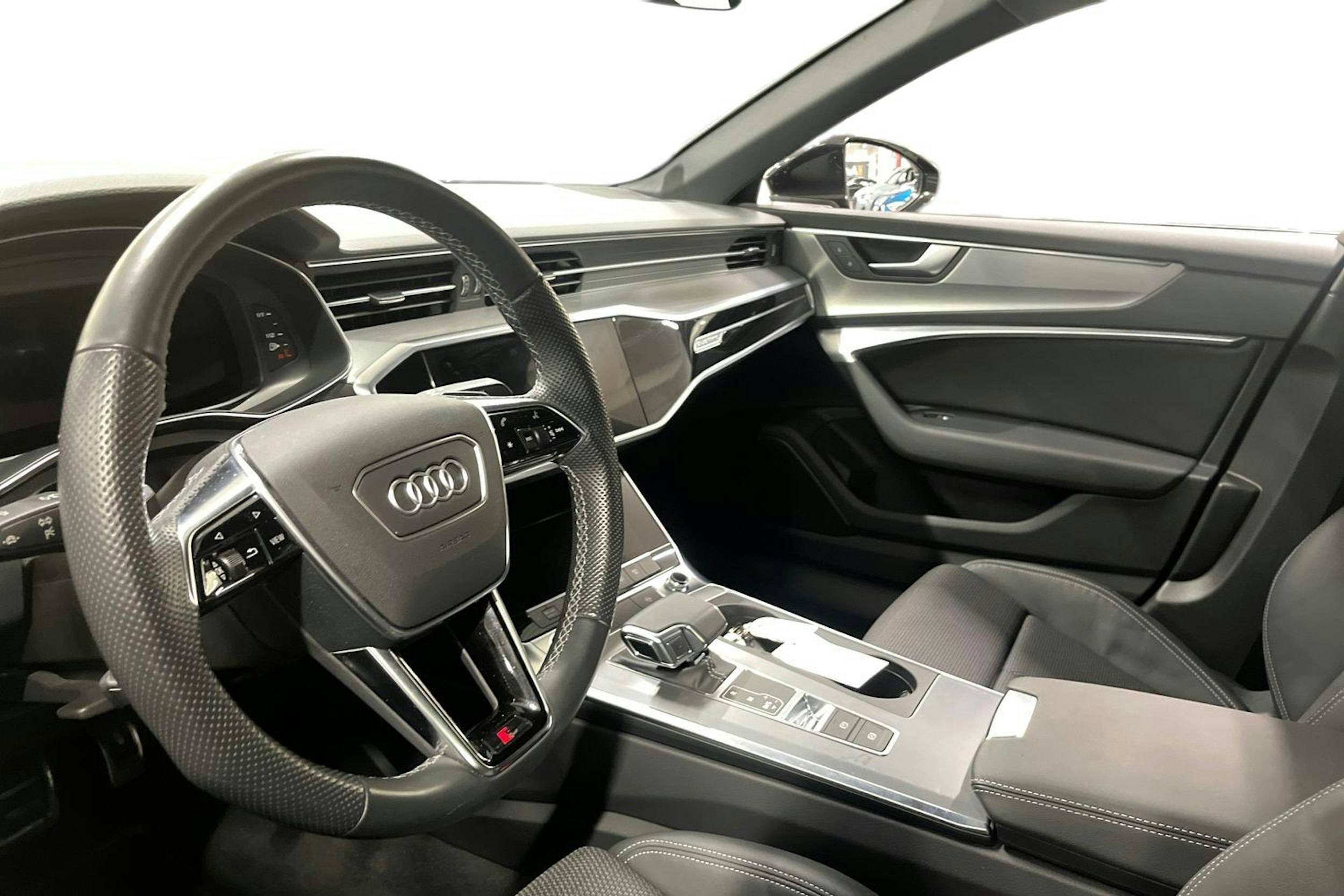 Harmaa Audi A6 2022 kuva 3.