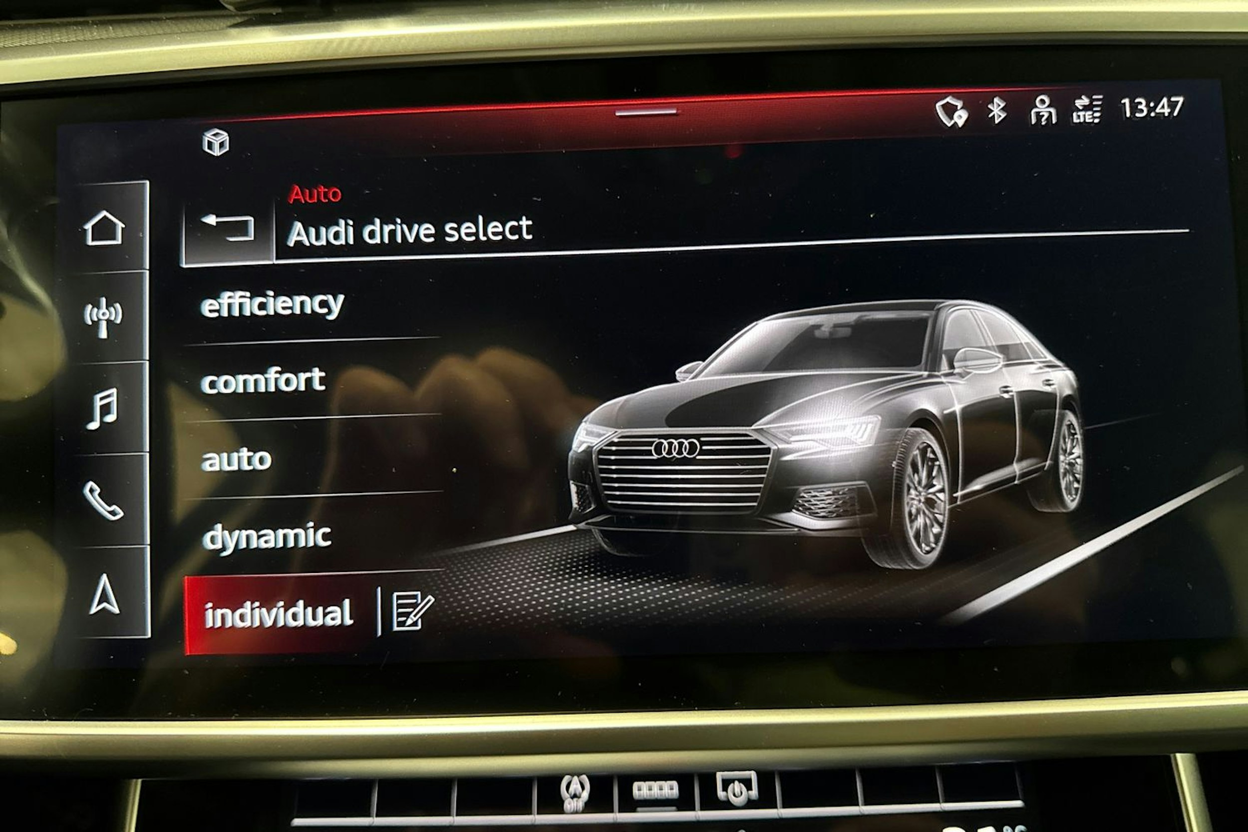 musta Audi A6 2022 kuva 13.