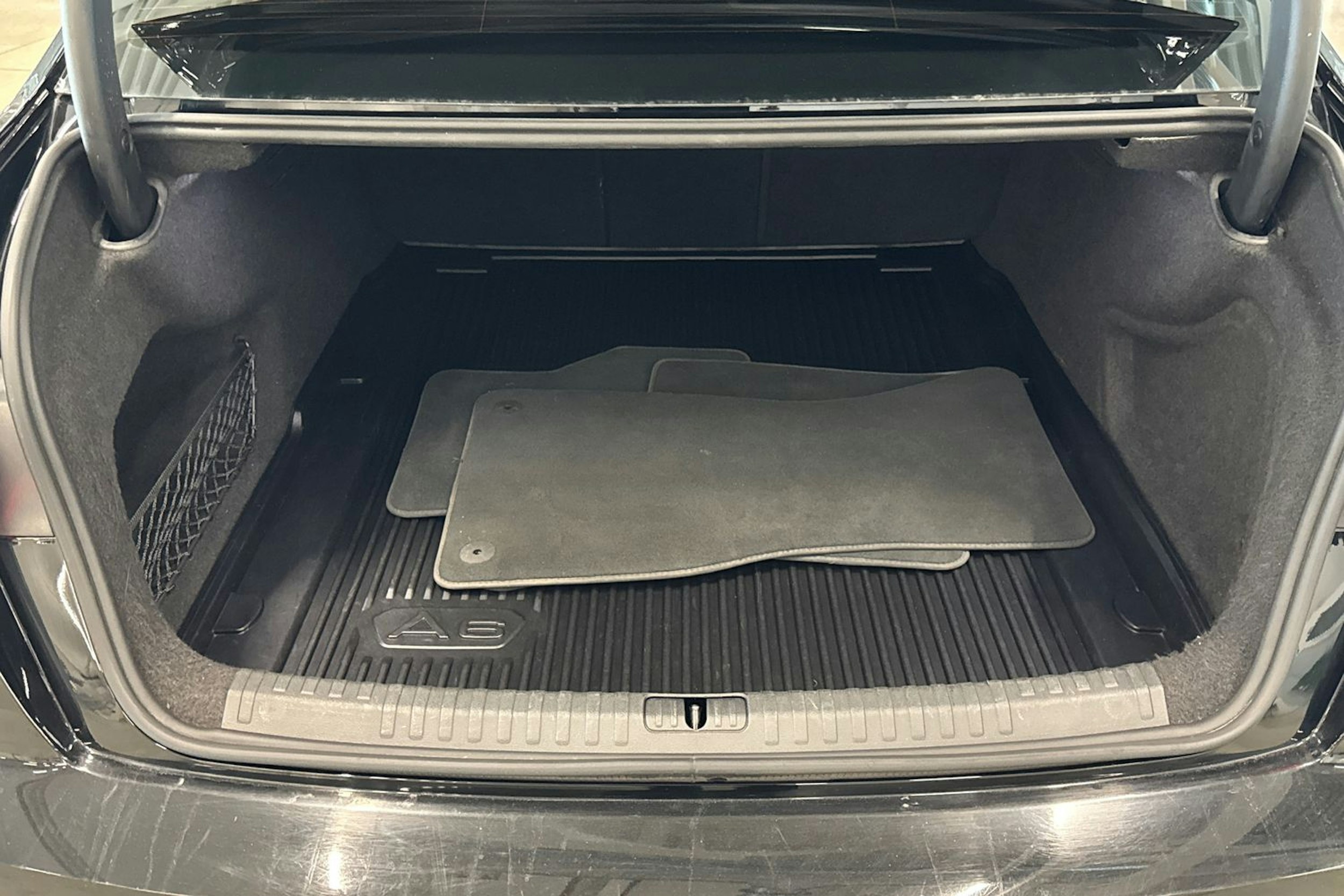 musta Audi A6 2022 kuva 19.