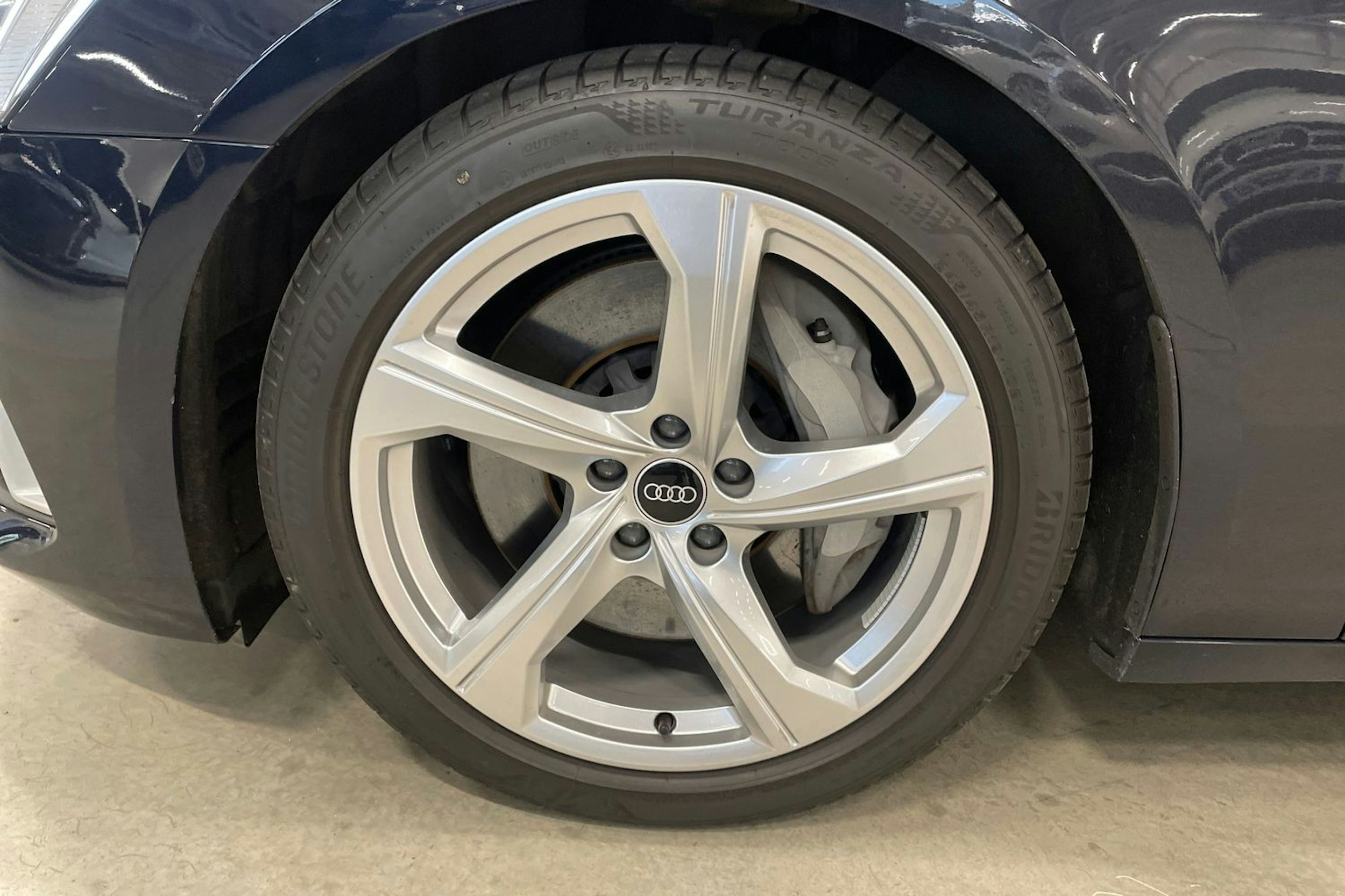 sininen Audi A6 2022 kuva 9.