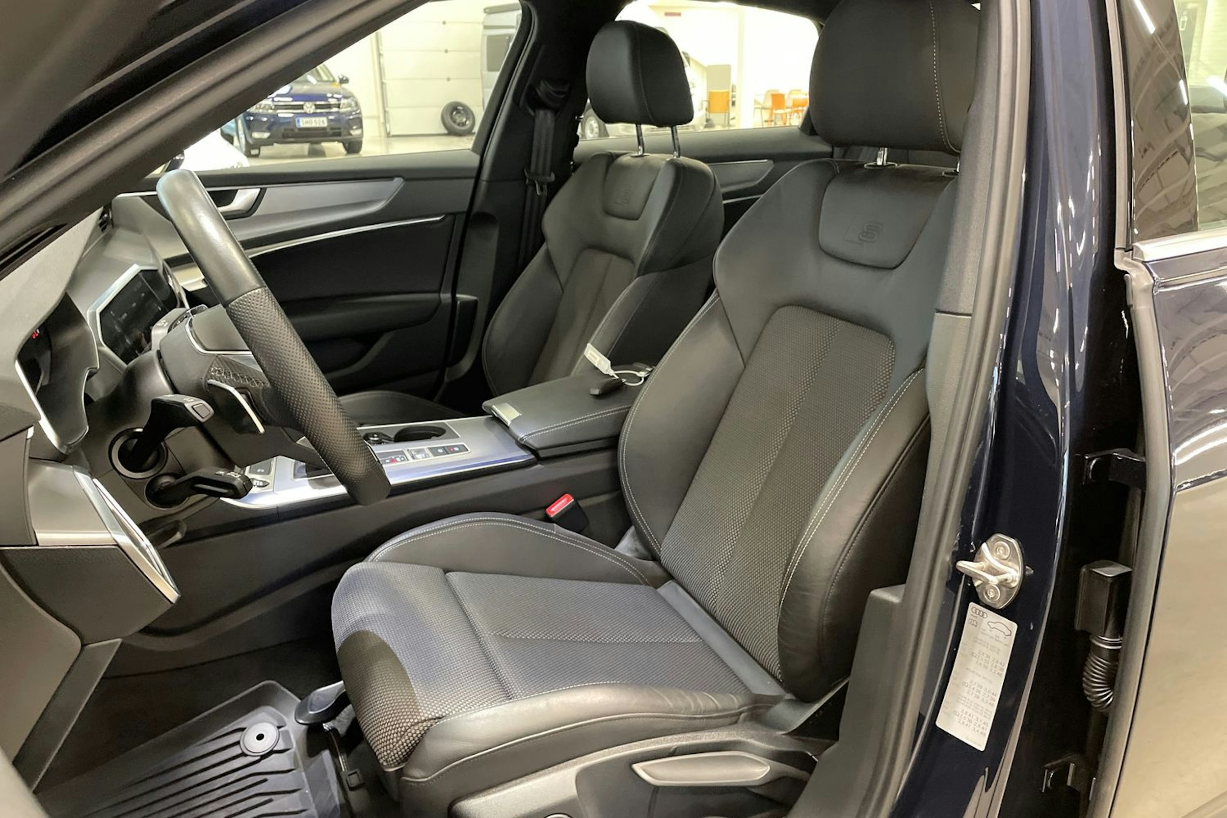 sininen Audi A6 2022 kuva 11.