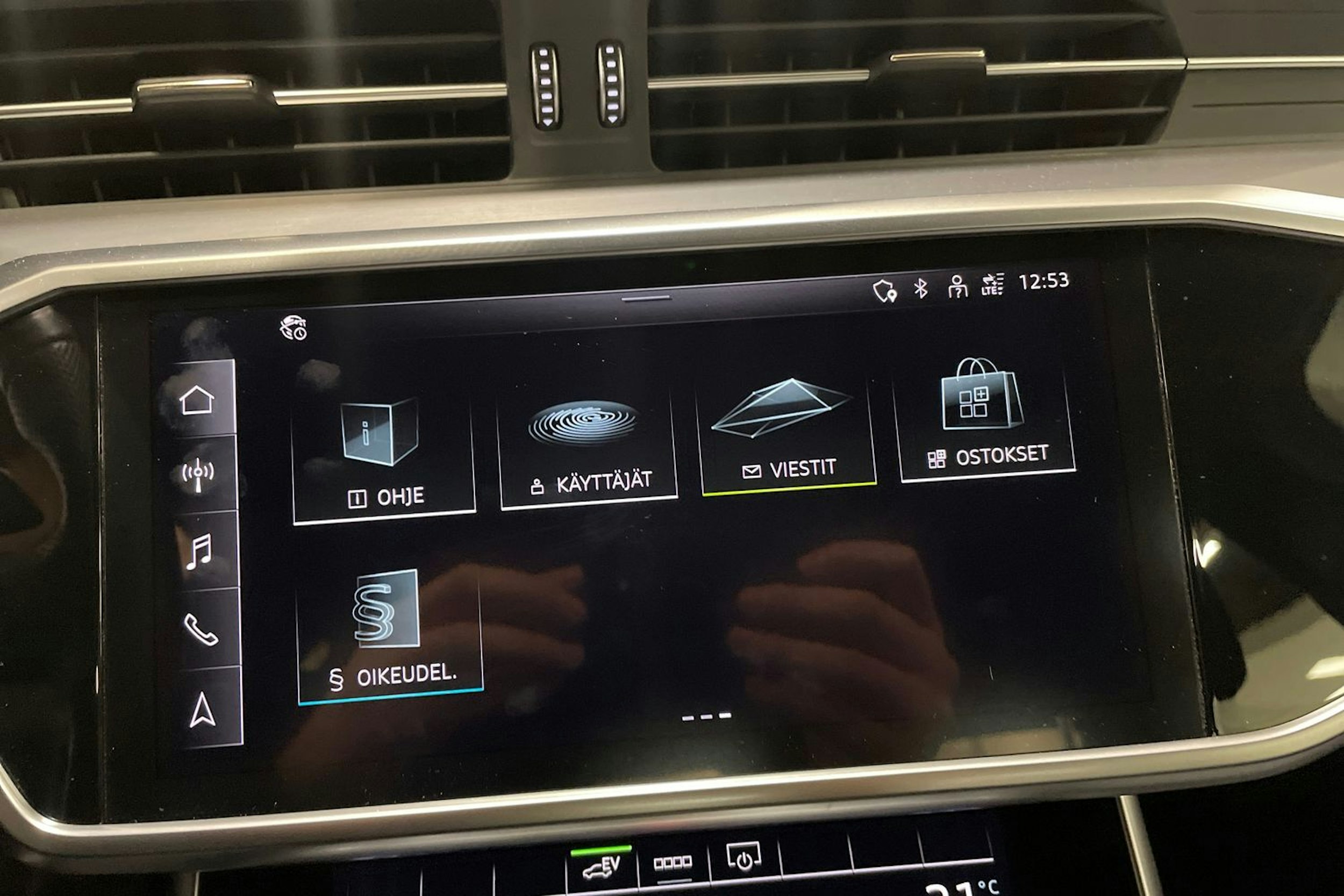 sininen Audi A6 2022 kuva 23.