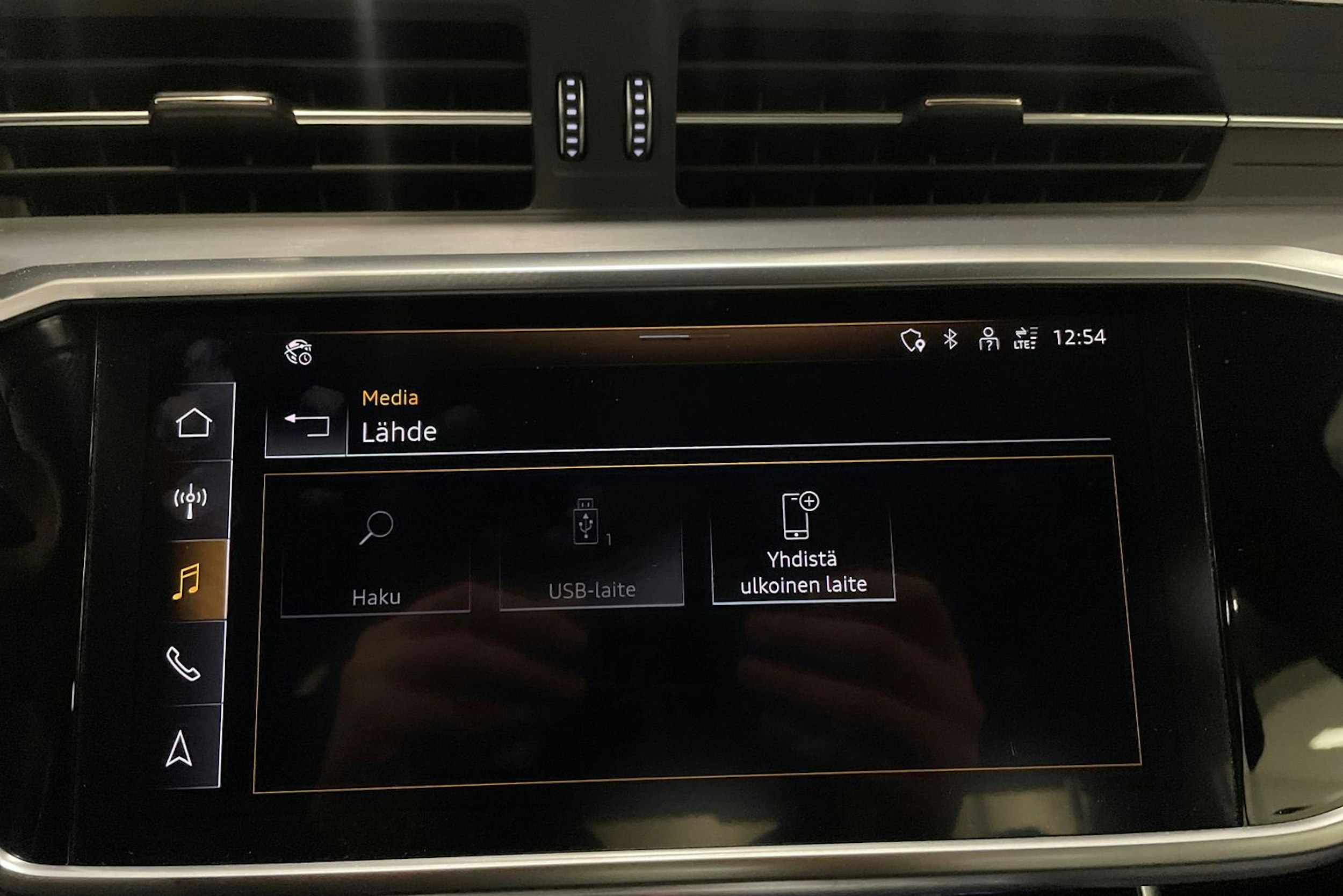 sininen Audi A6 2022 kuva 24.
