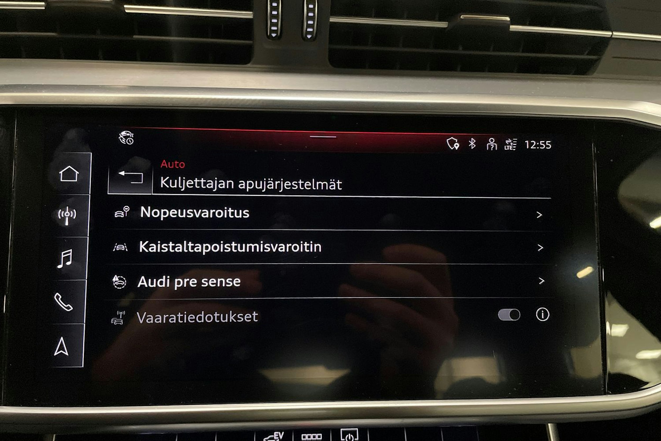 sininen Audi A6 2022 kuva 29.